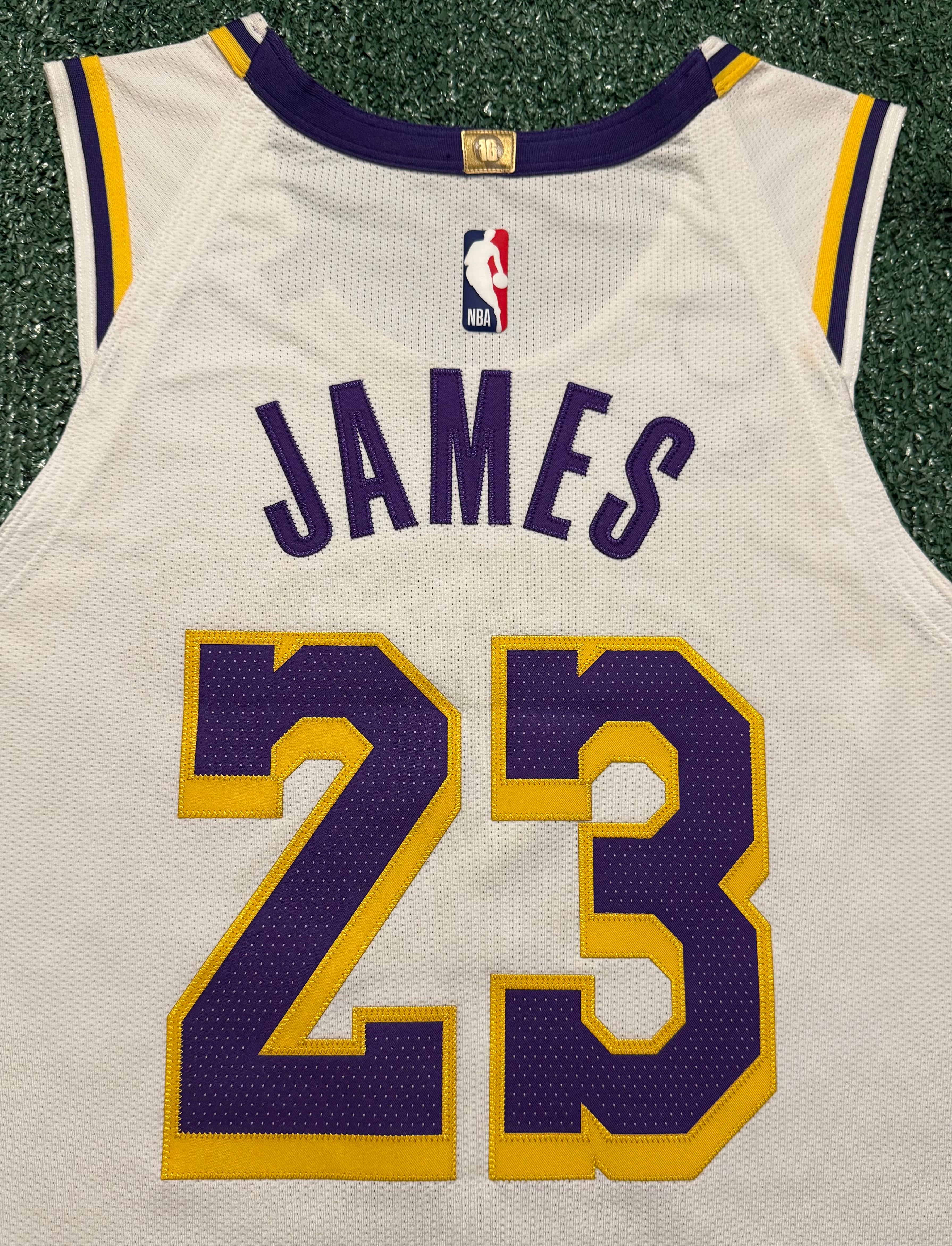 LeBron James Los Angeles Lakers Jersey #23 Nike VaporKnit Authentic White Size 44 (M) NBA