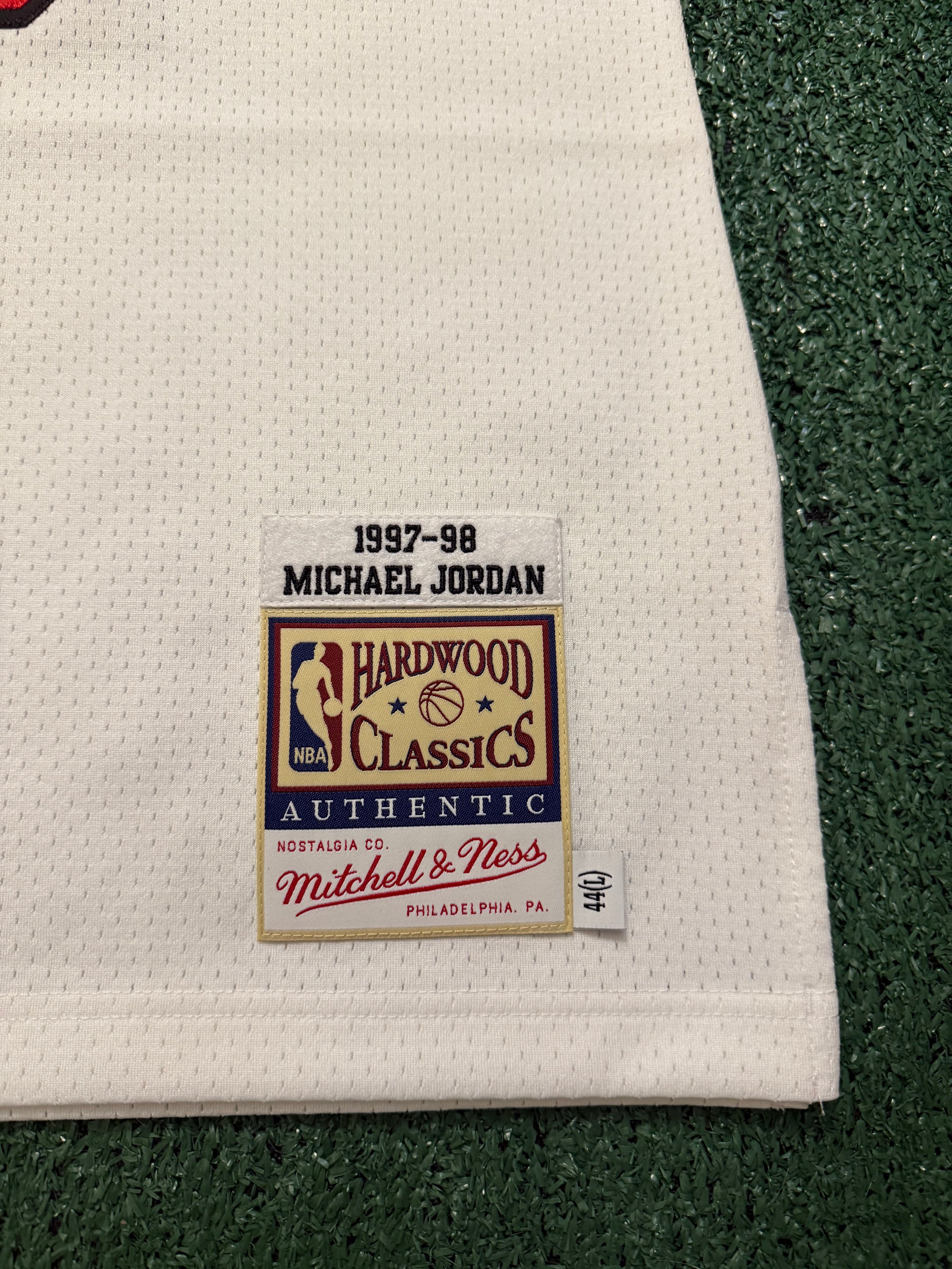 Micheal Jordan Chicago Bulls Jersey #23 Mitchell & Ness Authentic White Size 44 (L) NBA