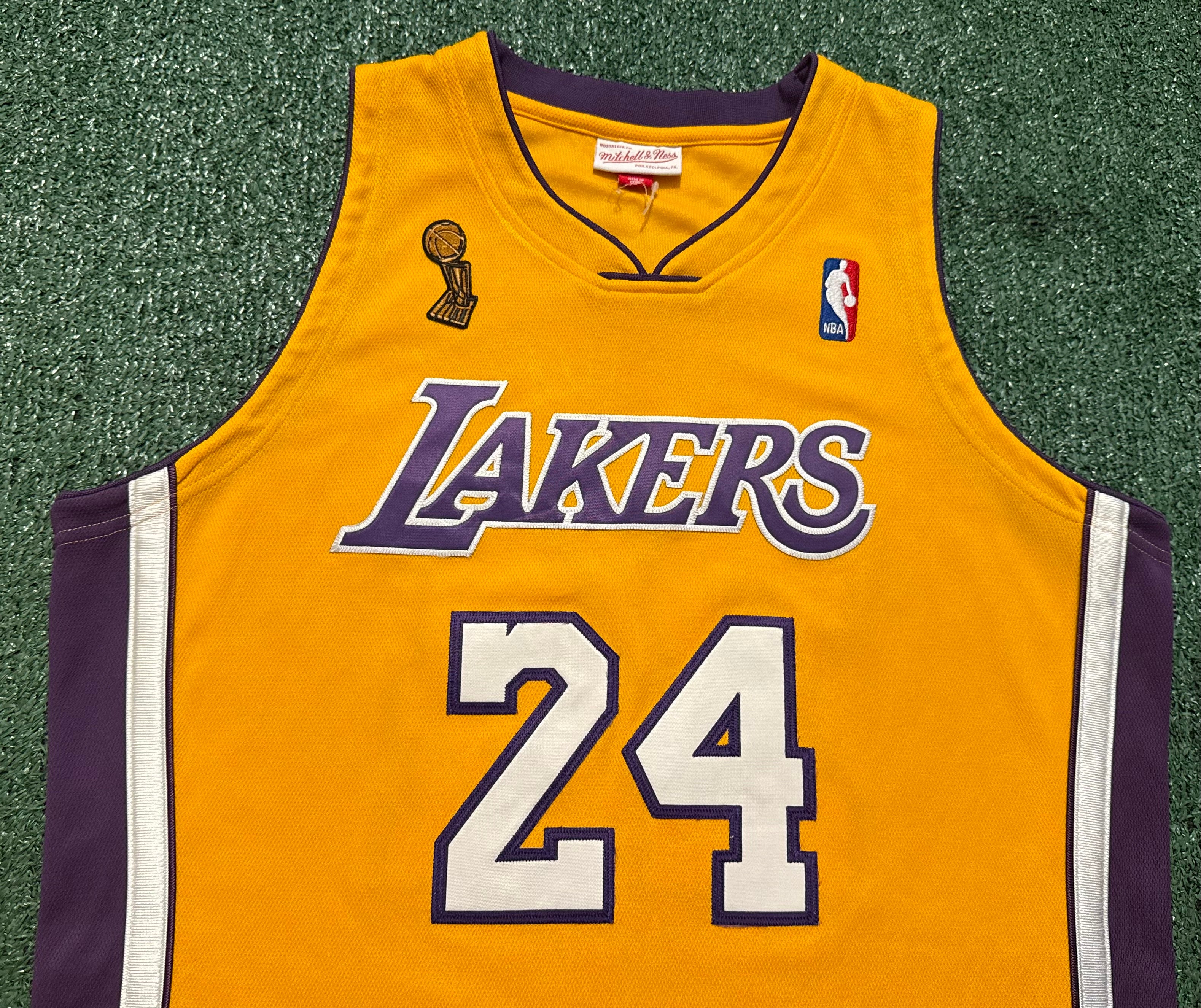 Kobe Bryant Los Angeles Lakers Jersey #24 Mitchell & Ness Authentic Gold Size 44 (L) NBA