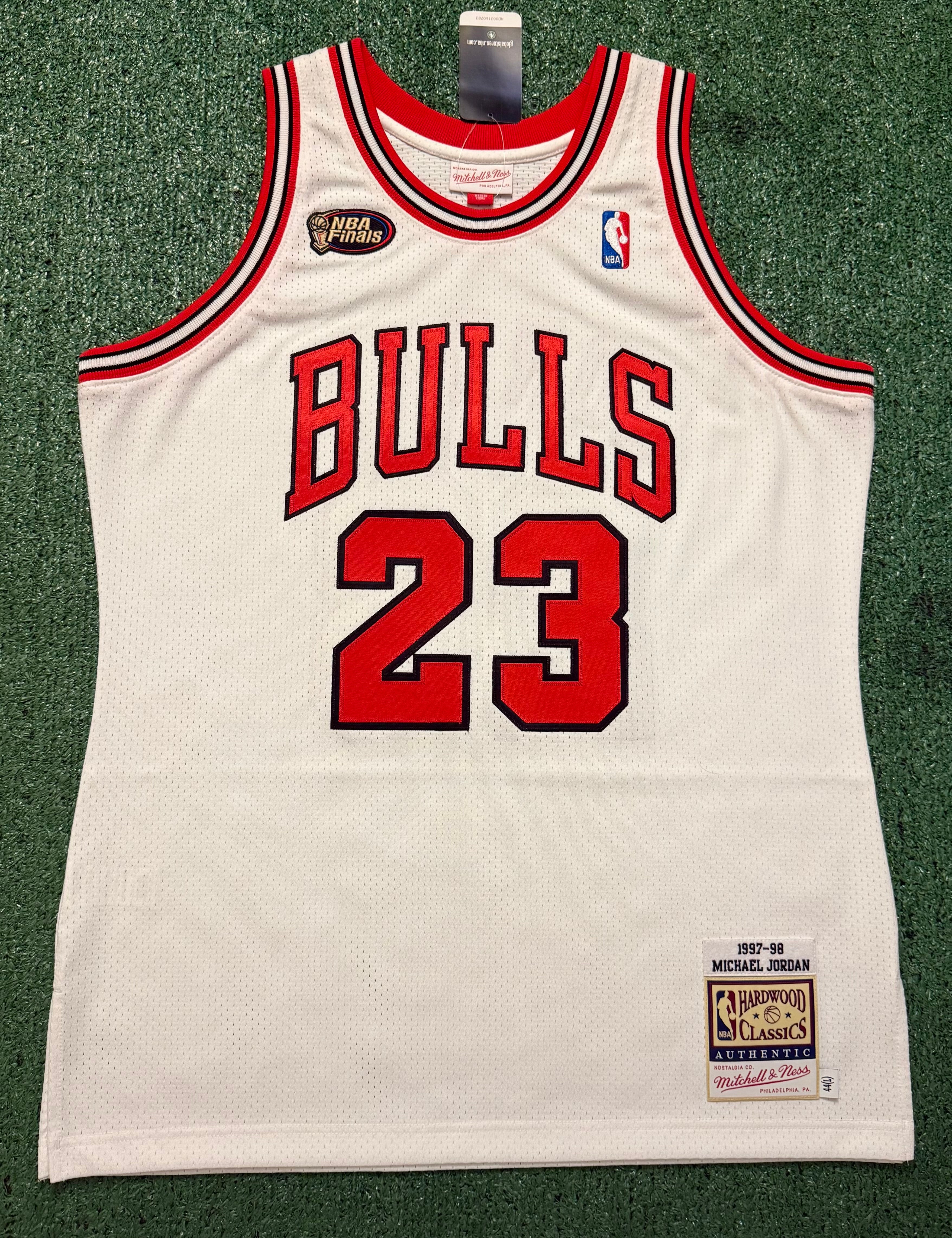 Micheal Jordan Chicago Bulls Jersey #23 Mitchell & Ness Authentic White Size 44 (L) NBA