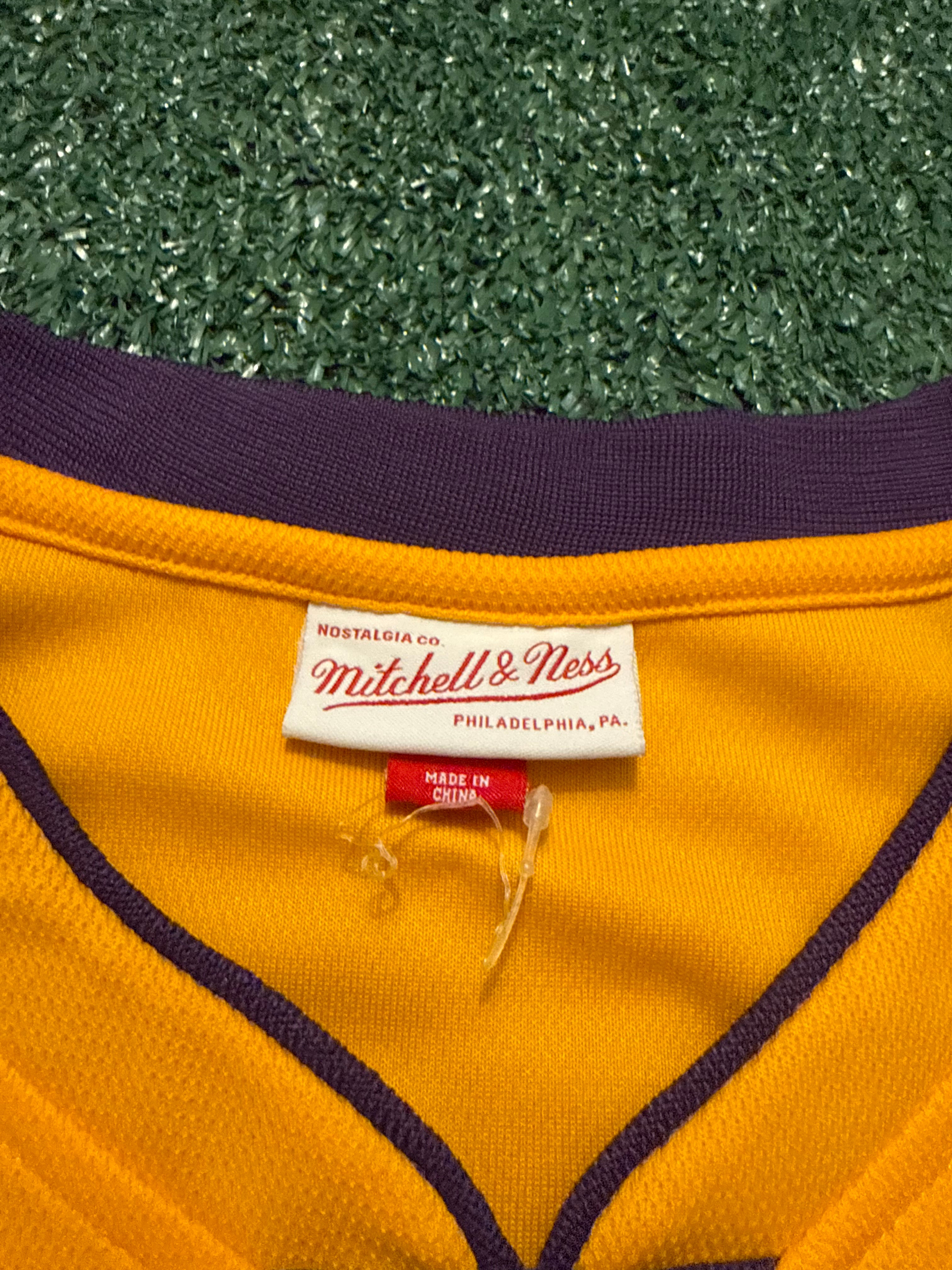 Kobe Bryant Los Angeles Lakers Jersey #24 Mitchell & Ness Authentic Gold Size 44 (L) NBA