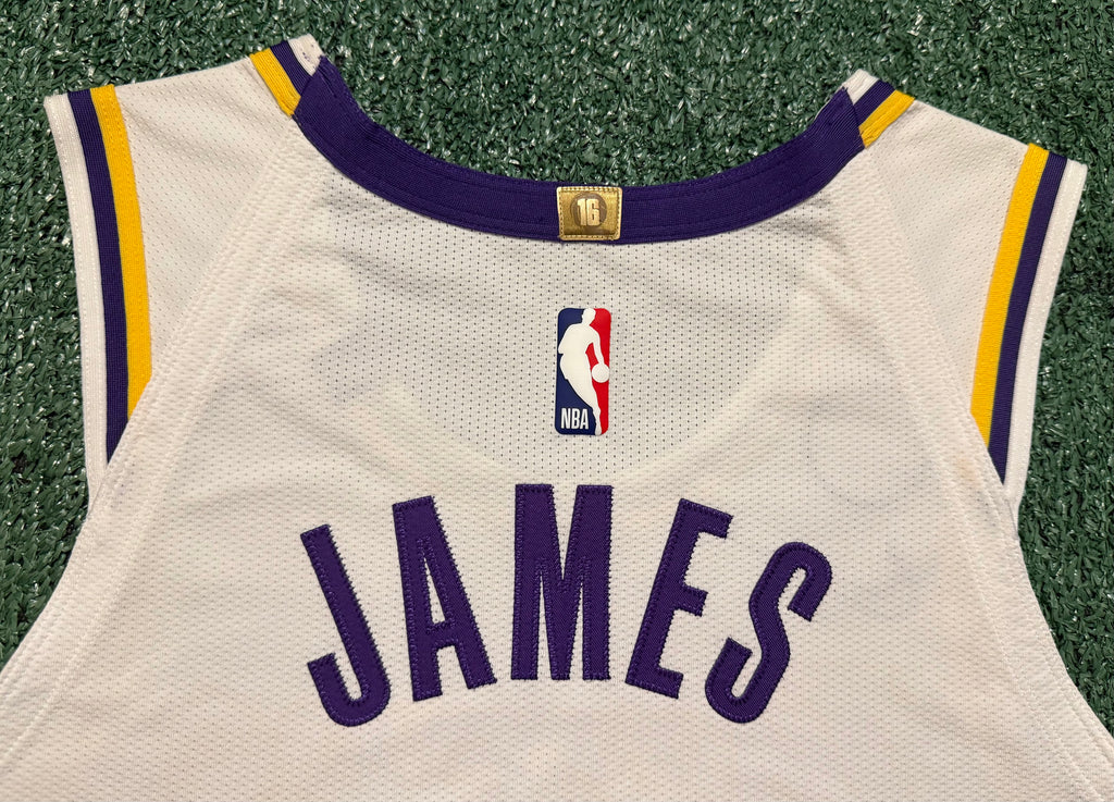 LeBron James Los Angeles Lakers Jersey #23 Nike VaporKnit Authentic White Size 44 (M) NBA