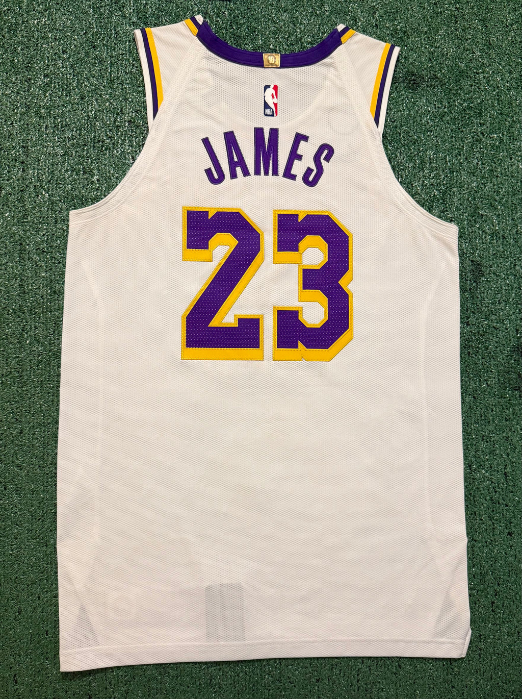 LeBron James Los Angeles Lakers Jersey #23 Nike VaporKnit Authentic White Size 44 (M) NBA