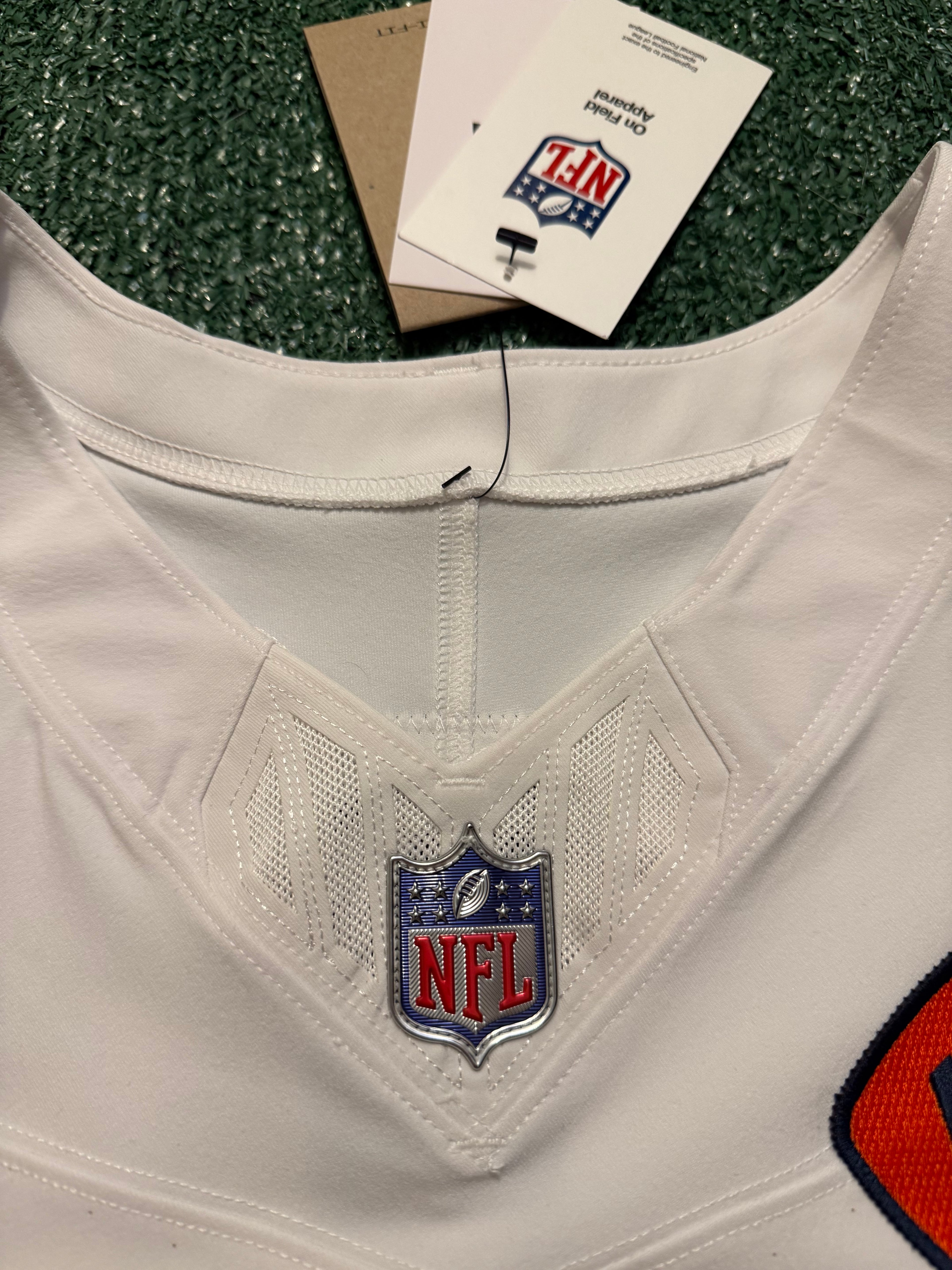 Caleb Williams Chicago Bears Jersey #18 Nike Vapor FUSE Elite White Size 44 (Large) NFL