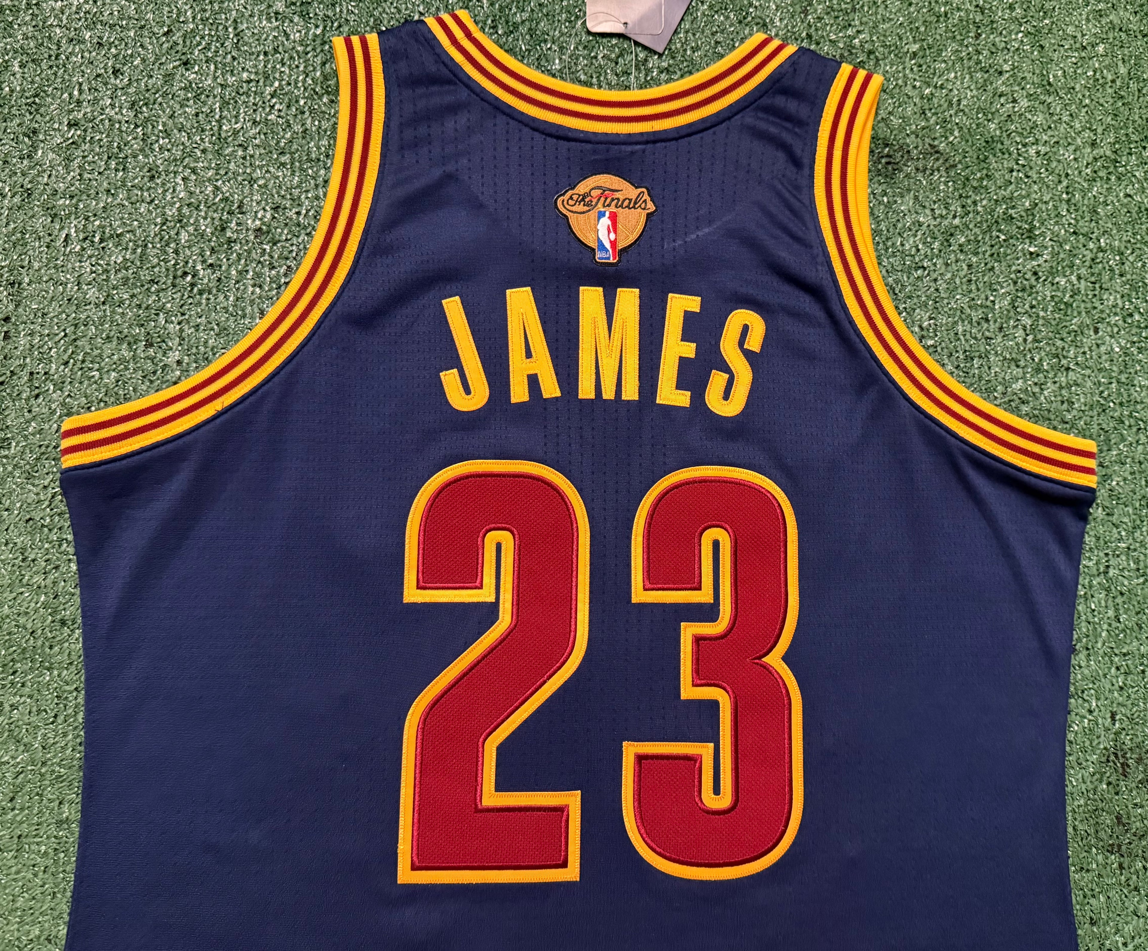 LeBron James Cleveland Cavaliers Jersey #23 Mitchell & Ness Authentic Navy Size 44 (L) NBA