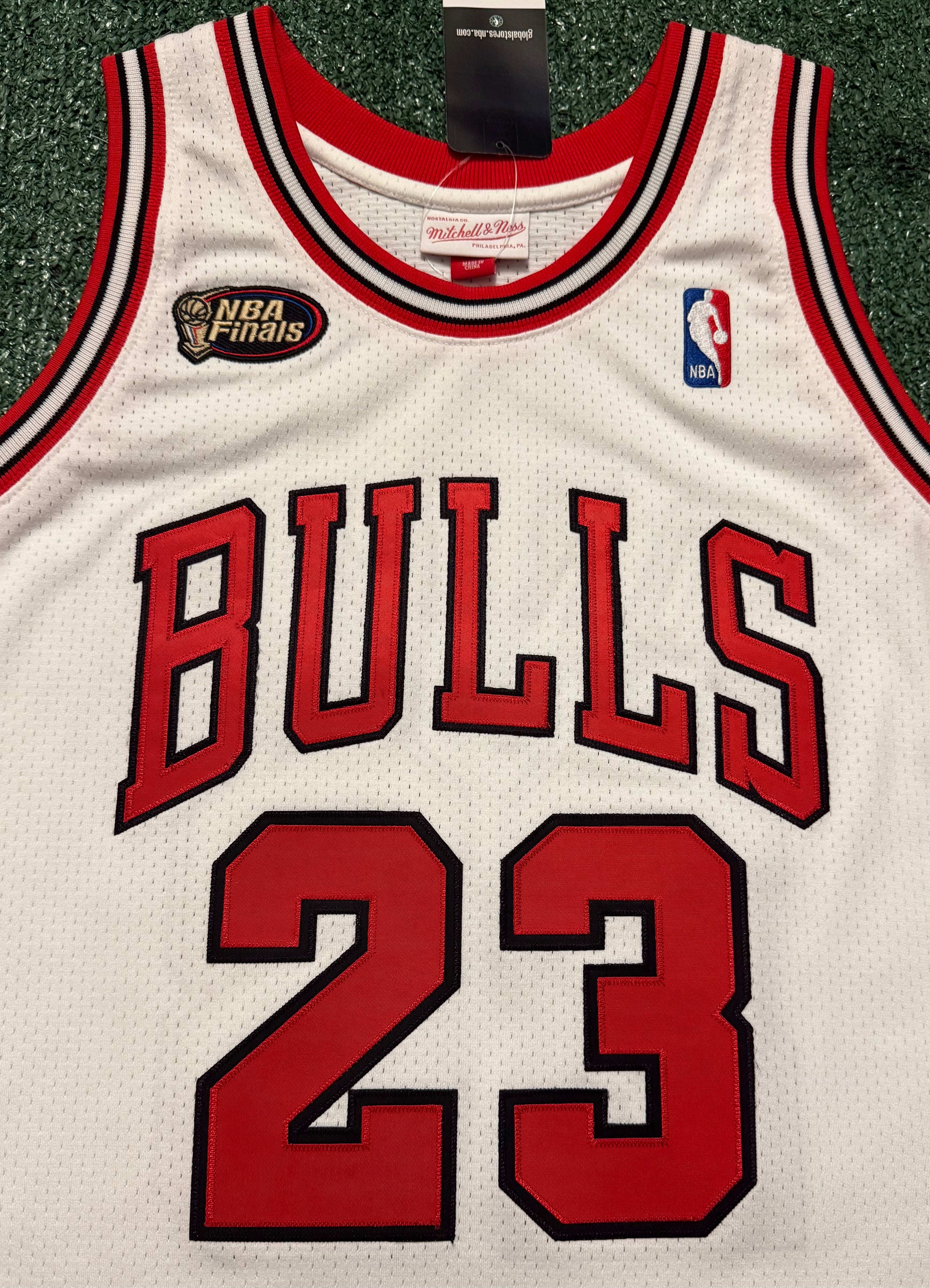 Micheal Jordan Chicago Bulls Jersey #23 Mitchell & Ness Authentic White Size 44 (L) NBA