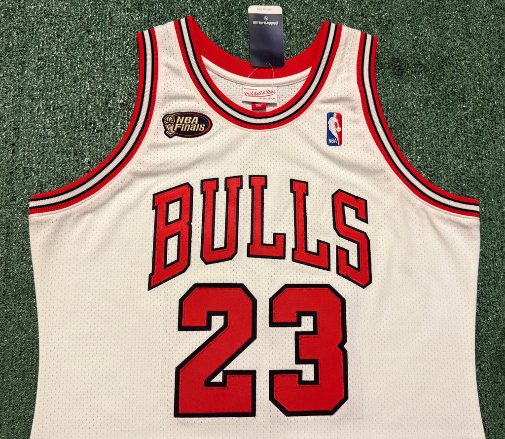 Micheal Jordan Chicago Bulls Jersey #23 Mitchell & Ness Authentic White Size 44 (L) NBA