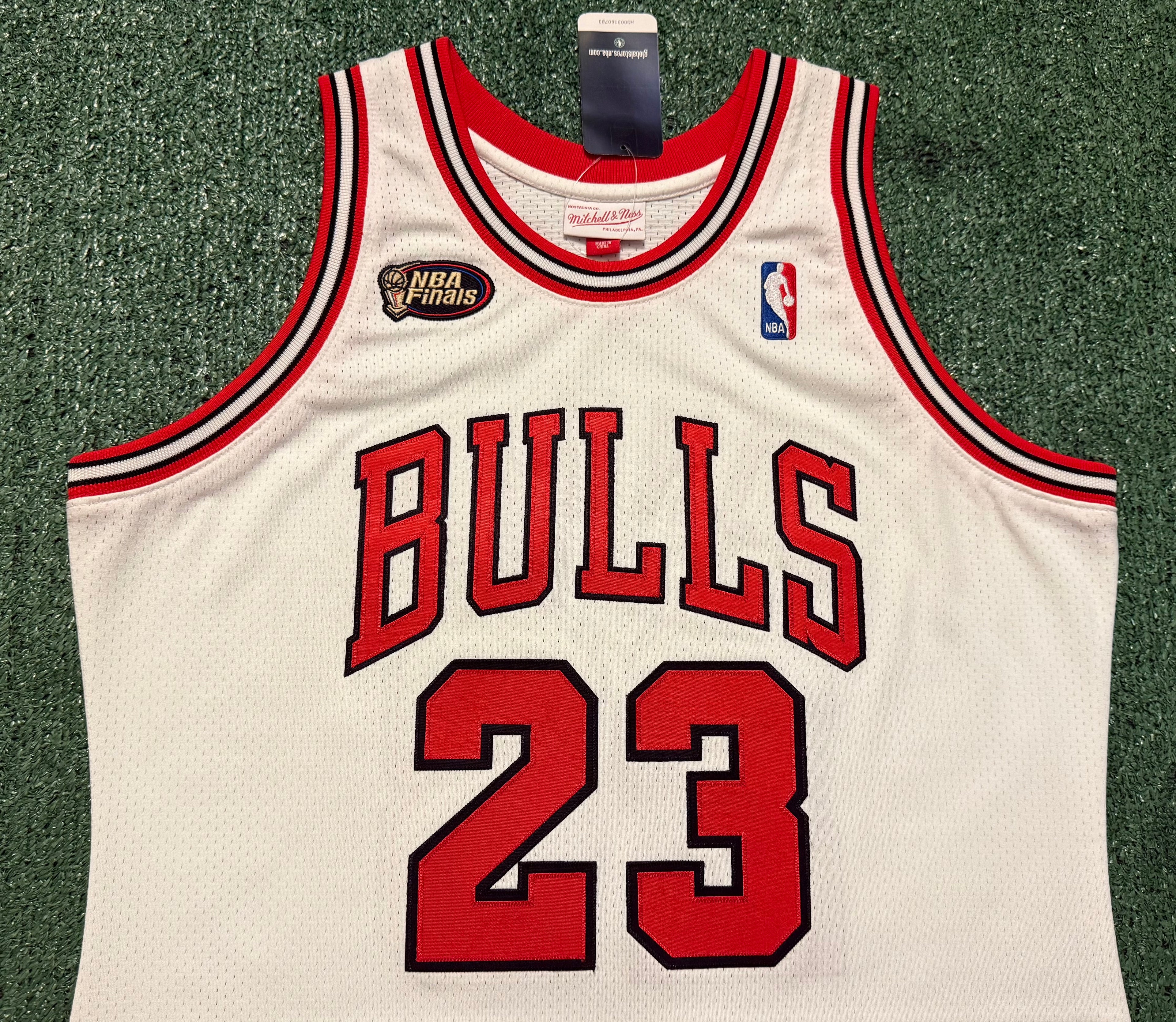 Micheal Jordan Chicago Bulls Jersey #23 Mitchell & Ness Authentic White Size 44 (L) NBA
