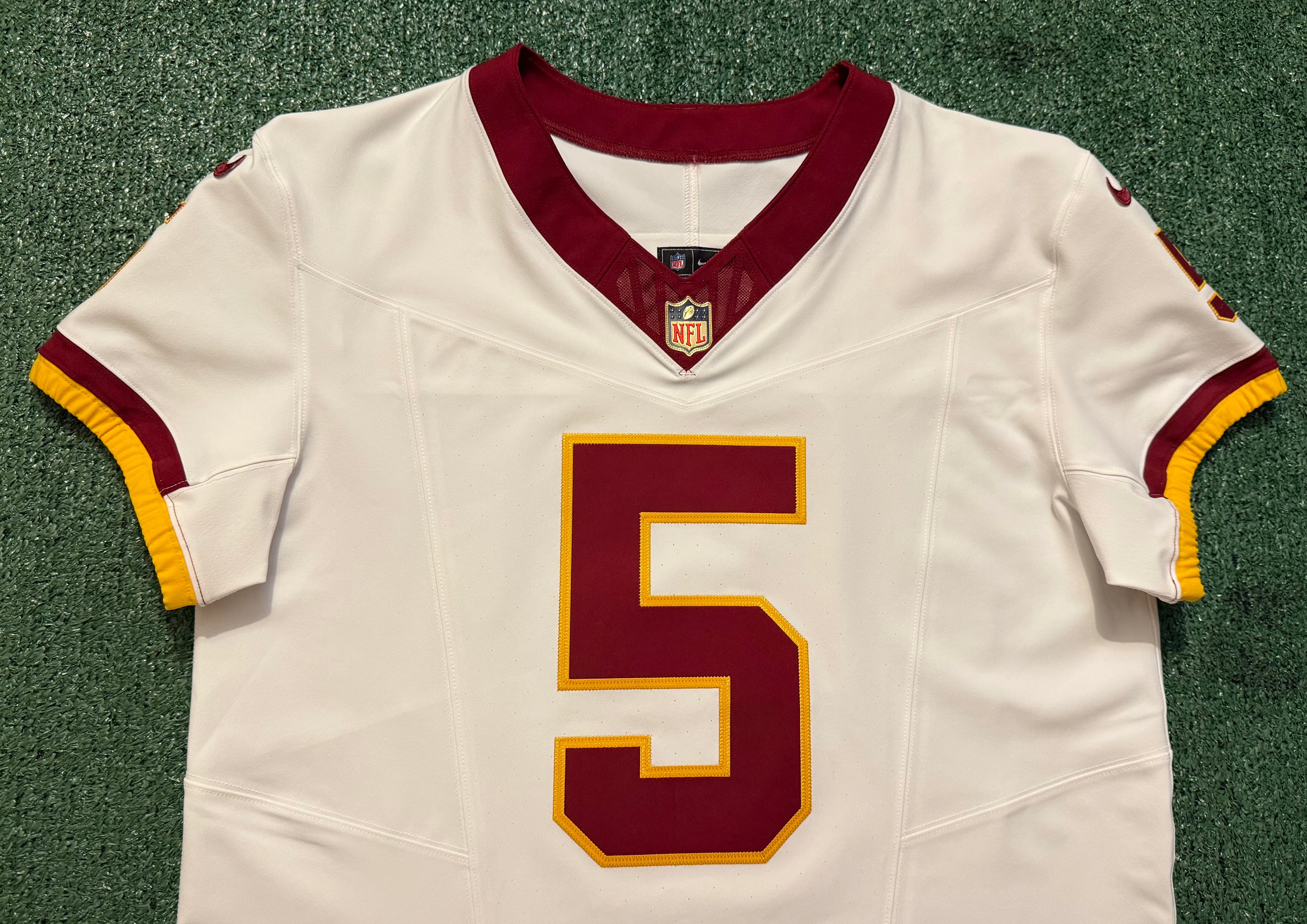 Jayden Daniels Washington Commanders Jersey #5 Nike Vapor Fuse Elite White size 44 (Large) NFL