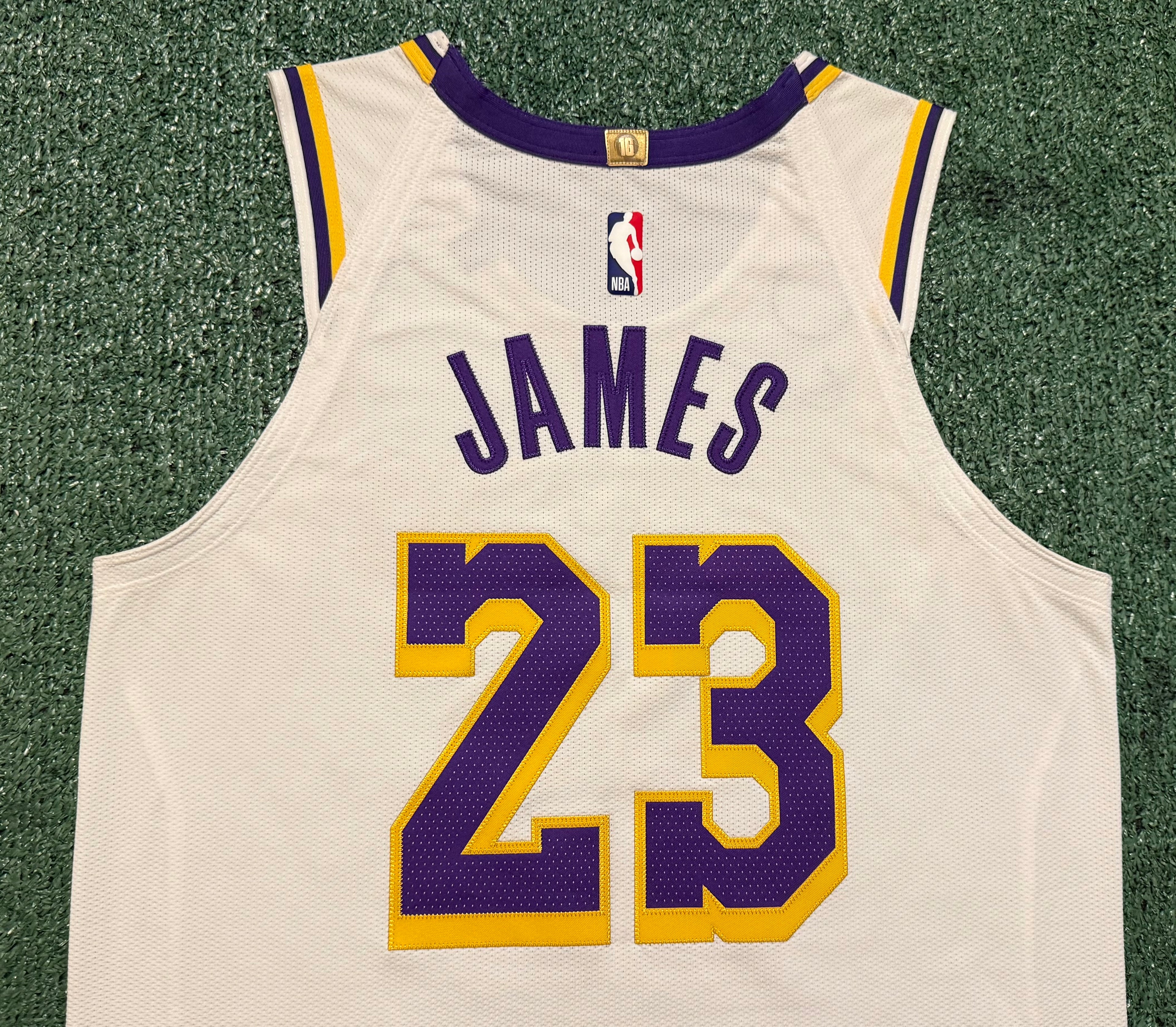 LeBron James Los Angeles Lakers Jersey #23 Nike VaporKnit Authentic White Size 44 (M) NBA