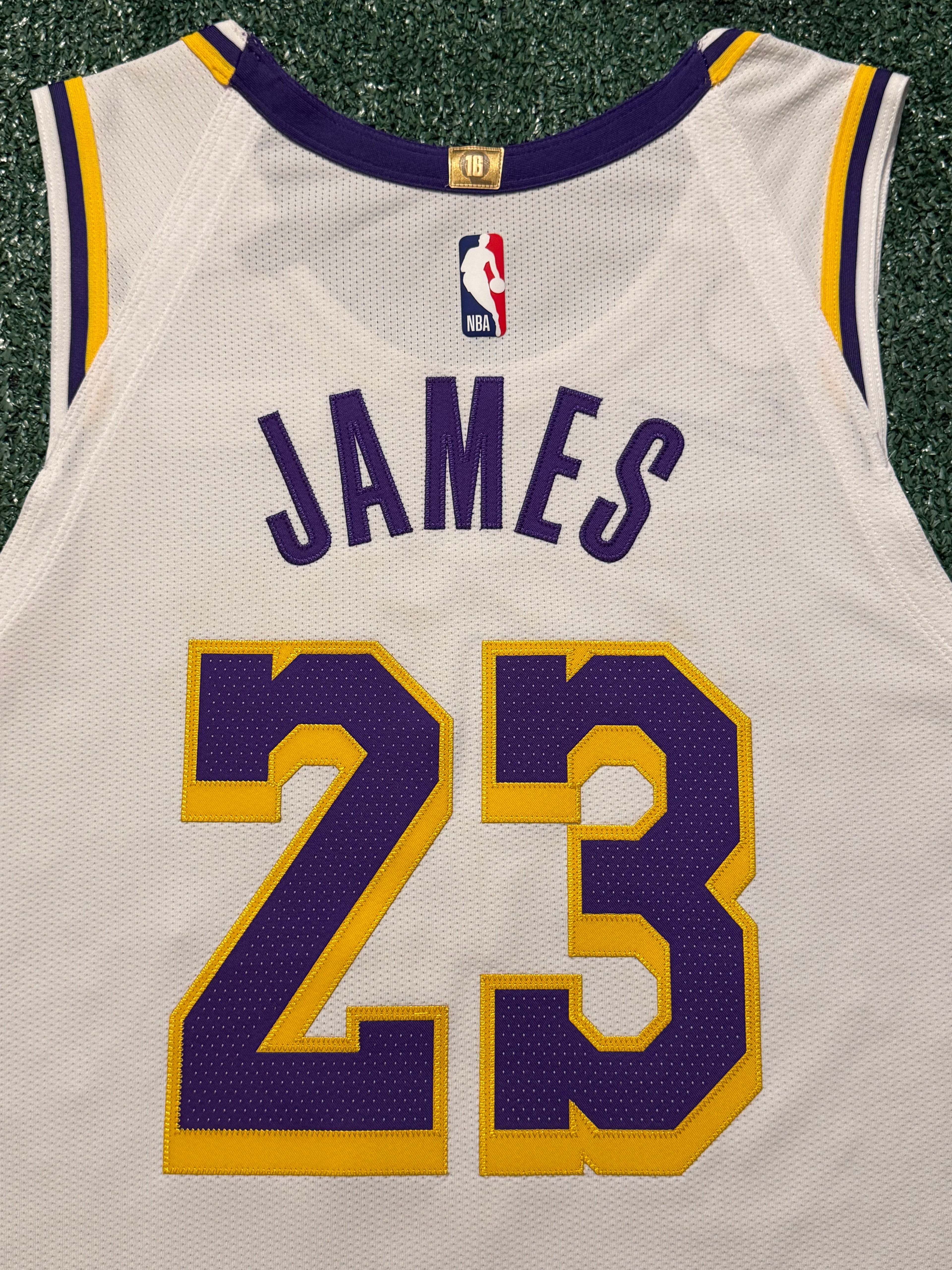 LeBron James Los Angeles Lakers Jersey #23 Nike VaporKnit Authentic White Size 48 (Large) NBA