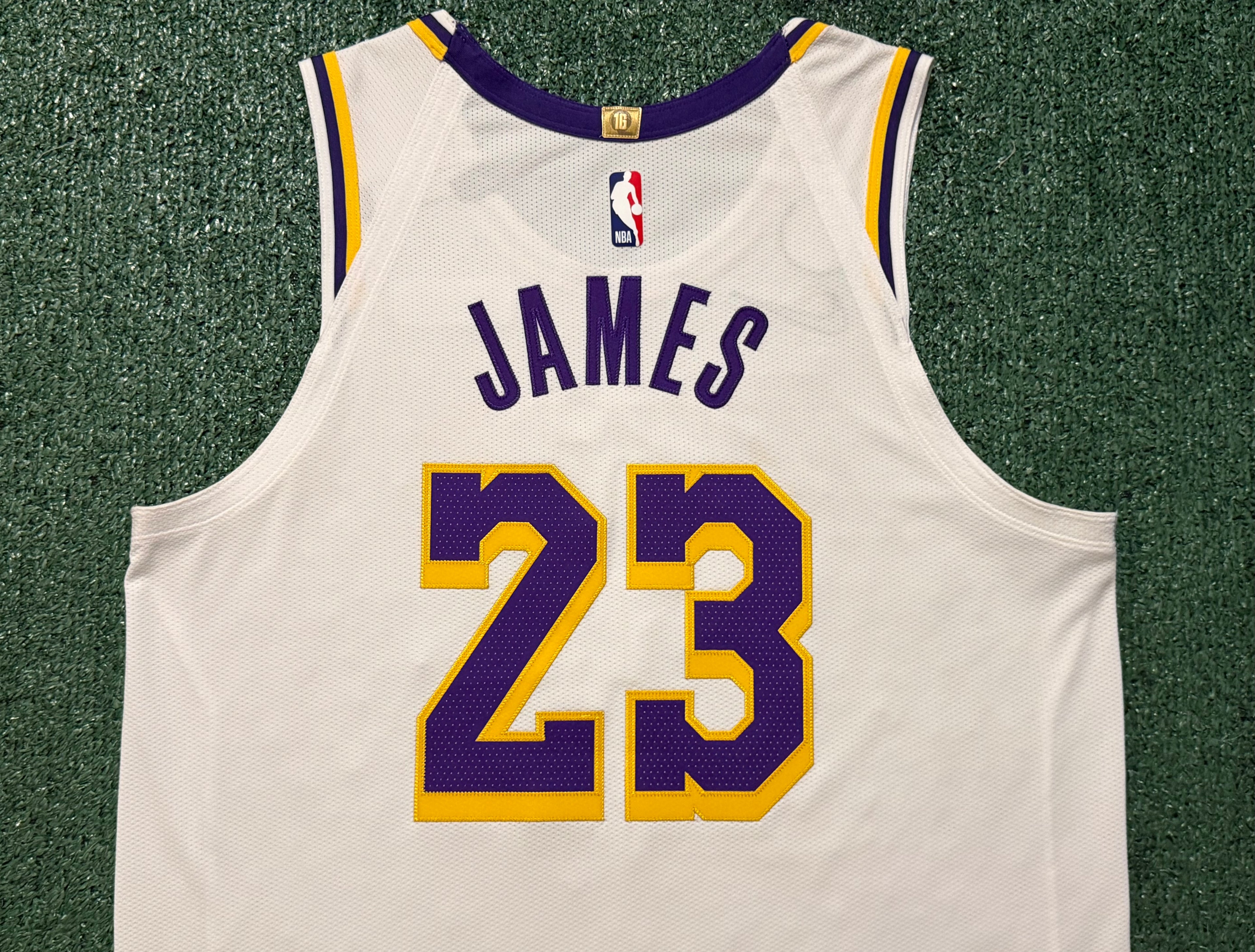 LeBron James Los Angeles Lakers Jersey #23 Nike VaporKnit Authentic White Size 48 (Large) NBA
