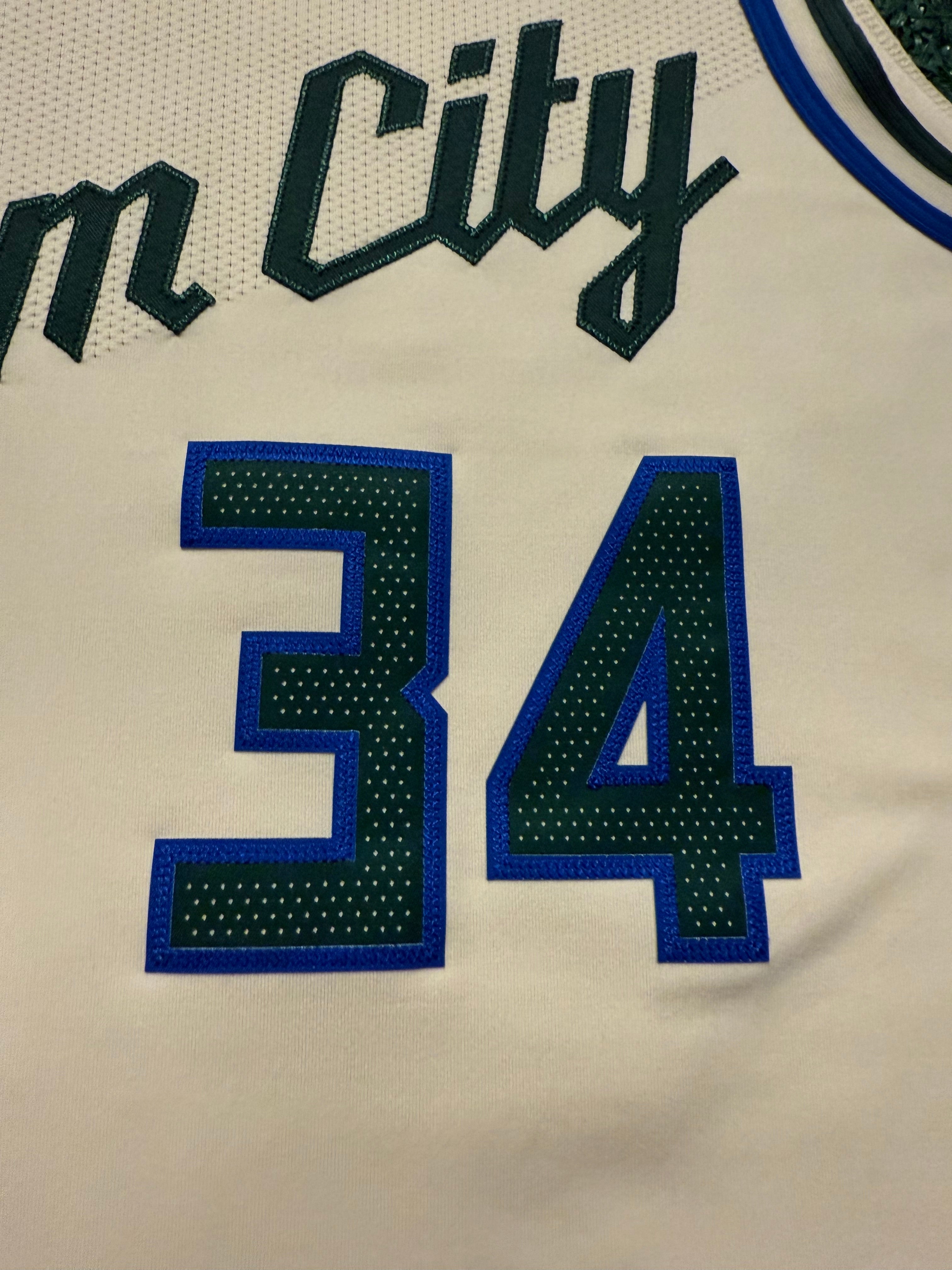 Giannis Antetokounmpo Milwaukee Bucks Jersey #34 Nike Vaporknit Authentic Cream Size 48 (Large) NBA
