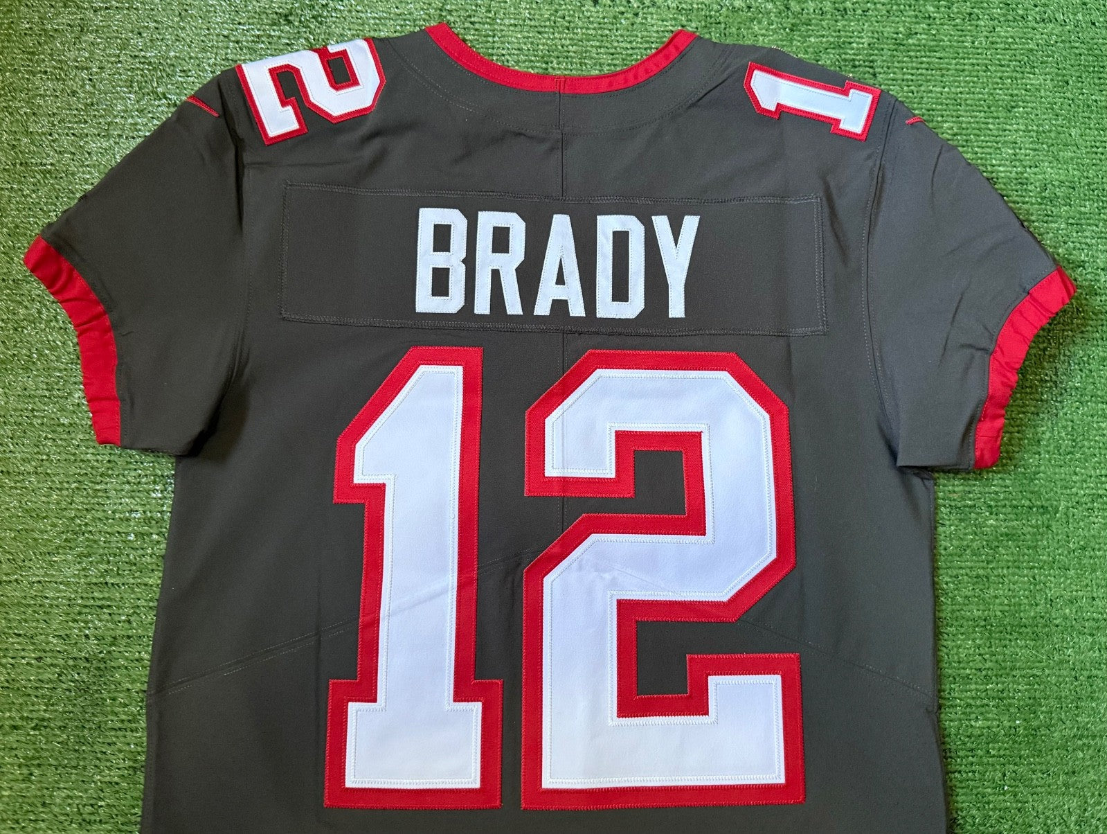 Tom Brady Tampa Bay Buccaneers Jersey #12 Nike Vapor Elite Gray size 40 (Medium) NFL
