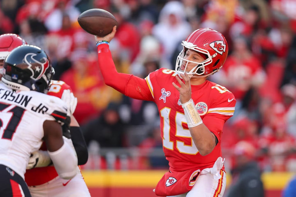 Patrick Mahomes Kansas City Chiefs Jersey #15 Nike Vapor FUSE Elite Red Size 40 (M) NFL