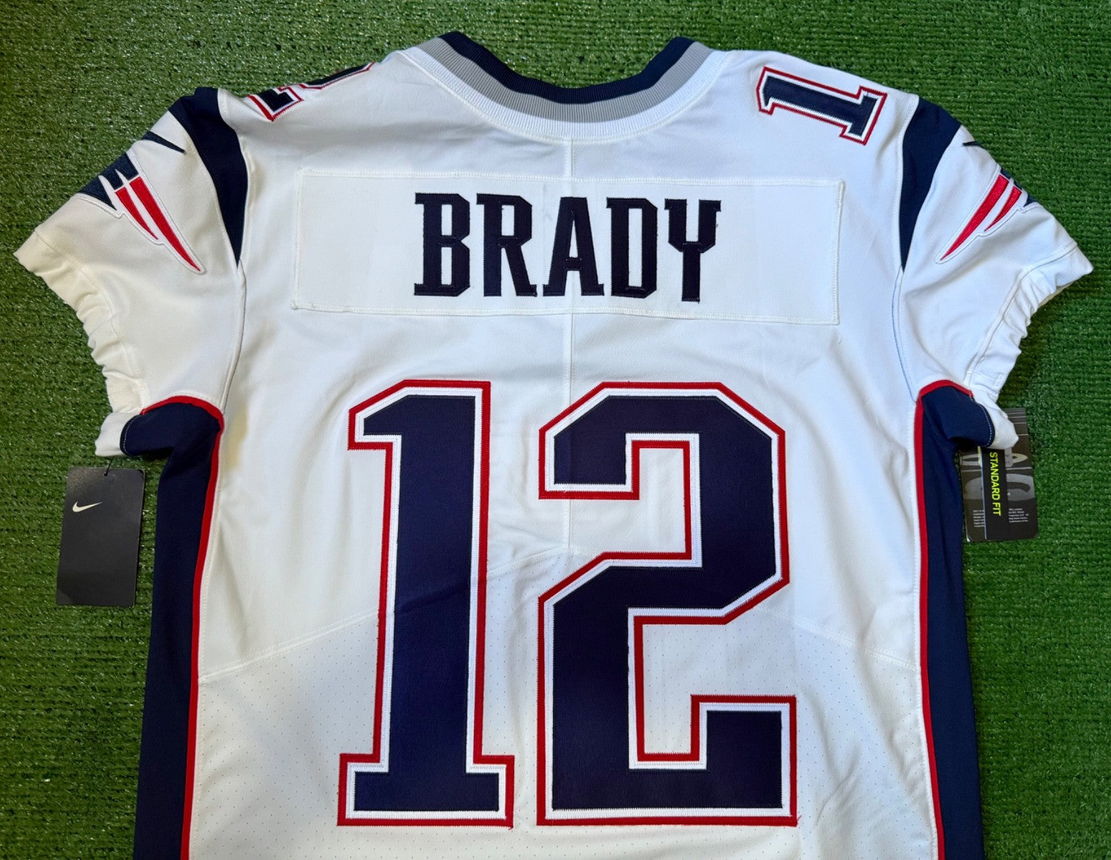 Tom Brady New England Patriots Jersey #12 Nike Vapor Elite White Size 44 (L) NFL