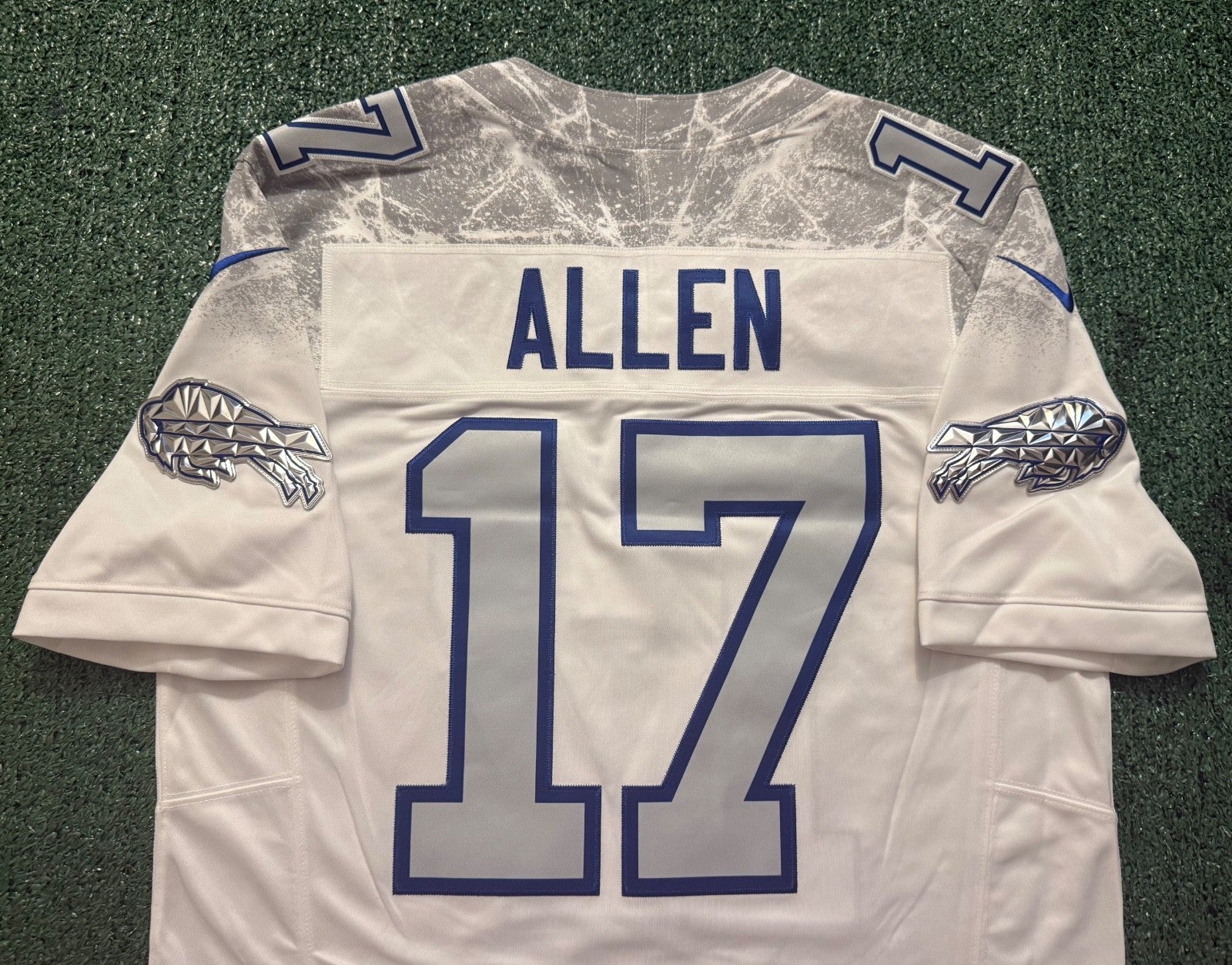 Josh Allen Buffalo Bills Jersey #17 Nike Vapor Fuse Limited Rivalry White Size M NFL