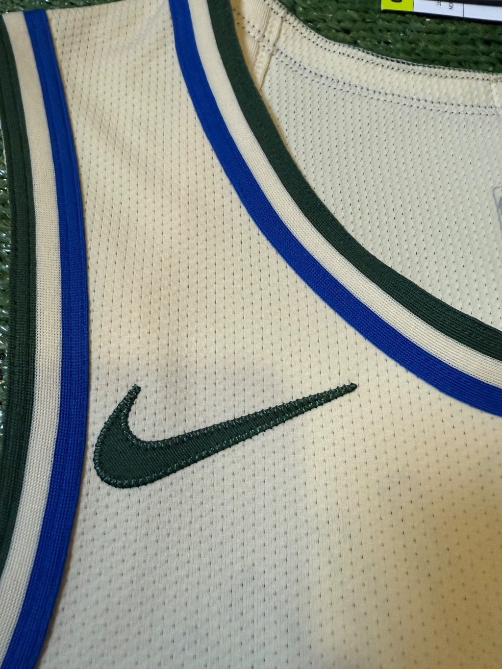 Giannis Antetokounmpo Milwaukee Bucks Jersey #34 Nike Vaporknit Authentic Cream Size 44 (Medium) NBA