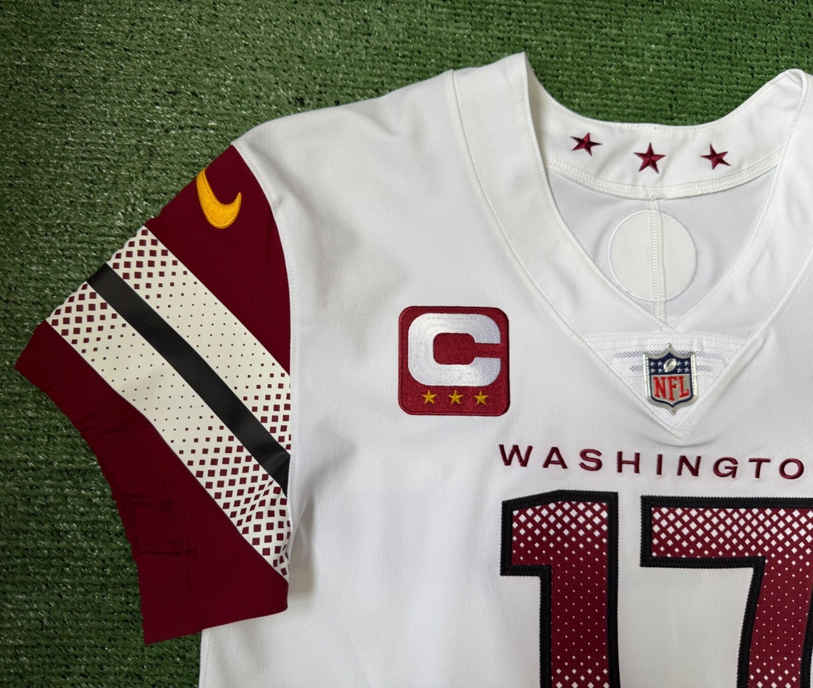 Terry McLaurin Washington Commanders Jersey #17 Nike Vapor Elite White Size 44 (Large) NFL