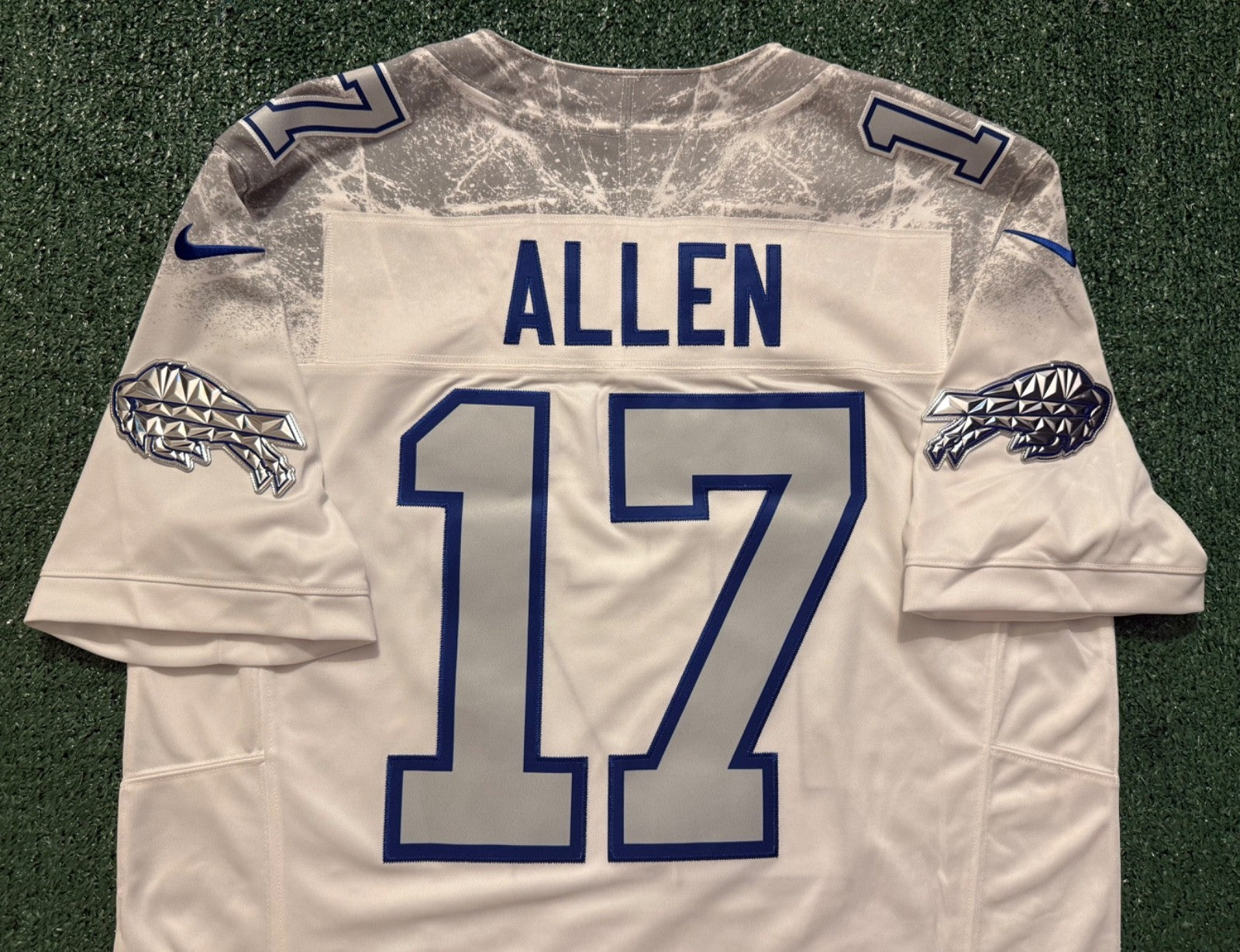 Josh Allen Buffalo Bills Jersey #17 Nike Vapor Fuse Limited Rivalry White Size L NFL