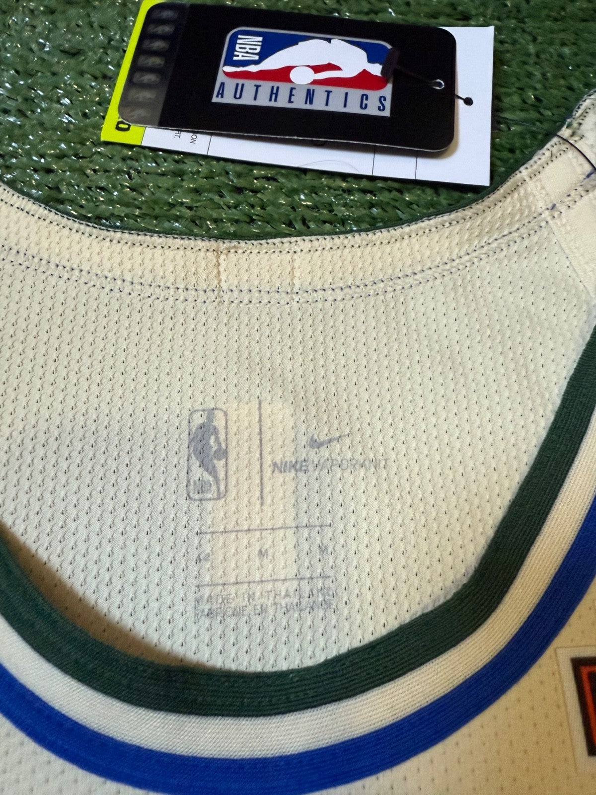 Giannis Antetokounmpo Milwaukee Bucks Jersey #34 Nike Vaporknit Authentic Cream Size 44 (Medium) NBA