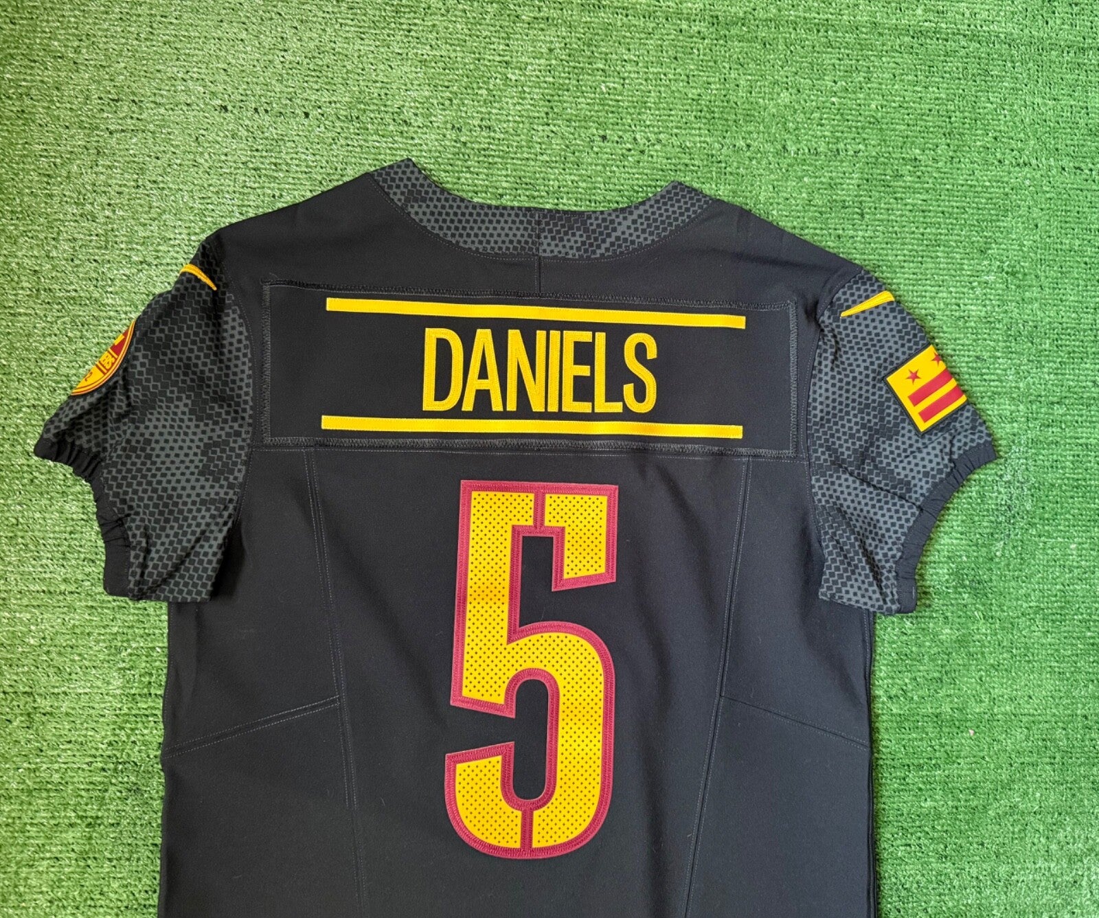 Jayden Daniels Washington Commanders Jersey #5 Nike Vapor FUSE Elite Black Size 40 (Medium) NFL