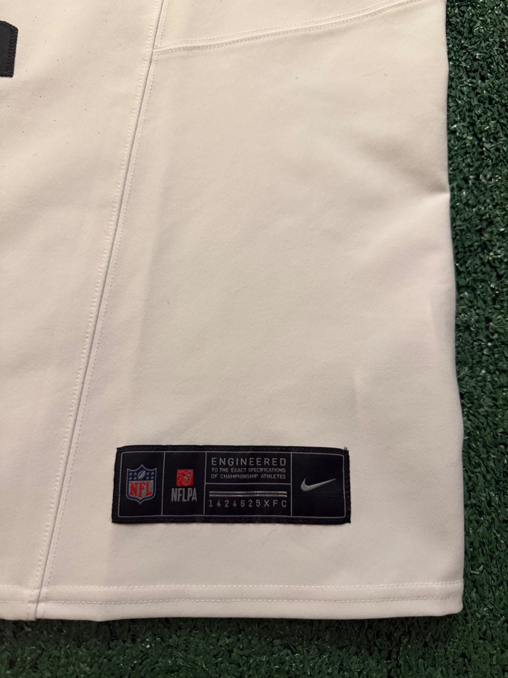 Jalen Hurts Philadelphia Eagles Jersey #1 Nike Vapor FUSE Elite White size 44 (Large) NFL