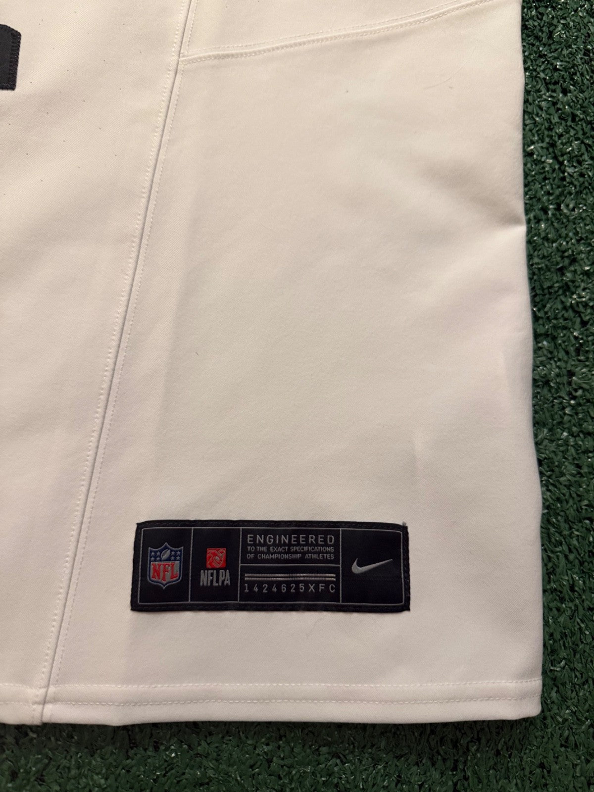 Jalen Hurts Philadelphia Eagles Jersey #1 Nike Vapor FUSE Elite White size 44 (Large) NFL