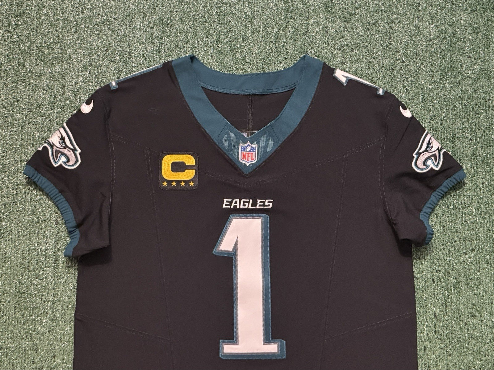 Jalen Hurts Philadelphia Eagles Jersey #1 Nike Vapor FUSE Elite Black size 44 (Large) NFL