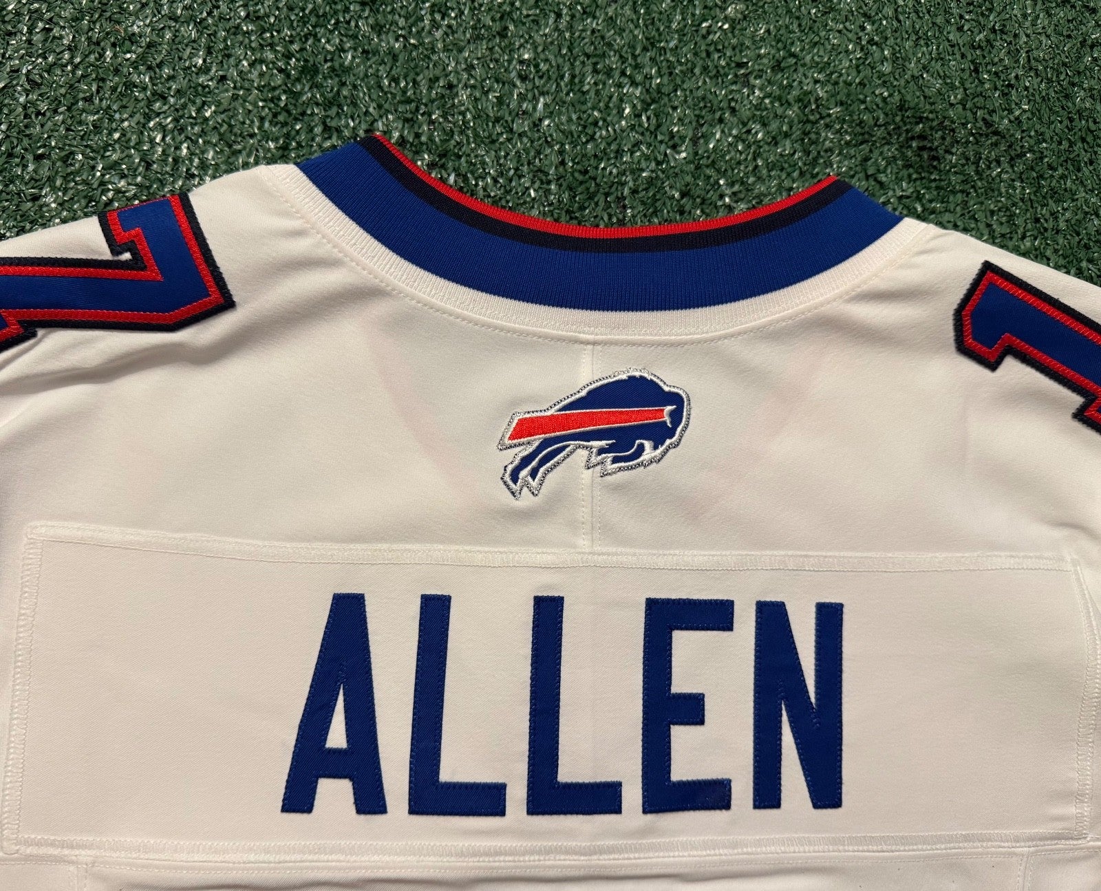Josh Allen Buffalo Bills Jersey #17 Nike Vapor Fuse Elite White Size 40 (M) NFL