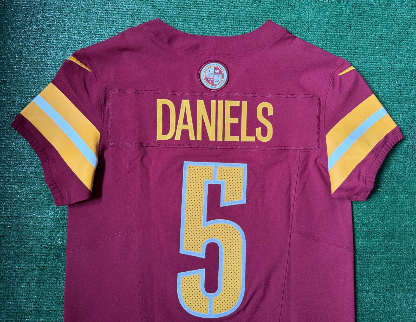 Jayden Daniels Washington Commanders Jersey #5 Nike Vapor Fuse Elite red size 40 (medium) NFL
