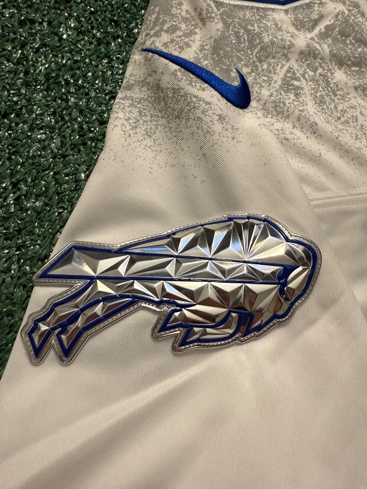 Josh Allen Buffalo Bills Jersey #17 Nike Vapor Fuse Limited Rivalry White Size M NFL