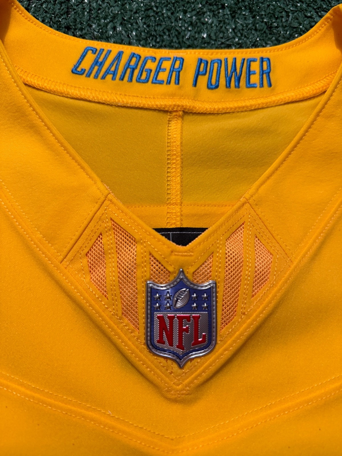 Justin Herbert Los Angeles Chargers Jersey #10 Nike Vapor Fuse Elite Gold Size 40 (M) NFL