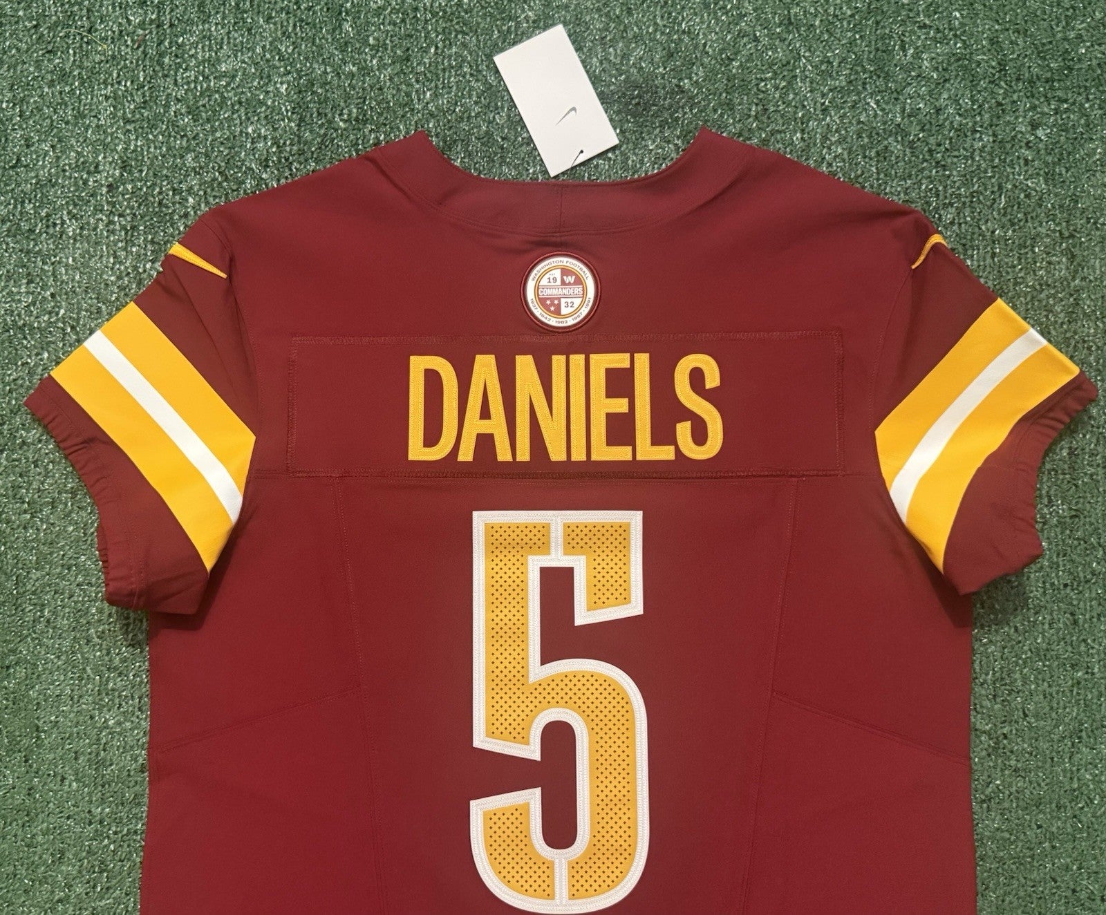 Jayden Daniels Washington Commanders Jersey #5 Nike Vapor Fuse Elite red size 44 (Large) NFL