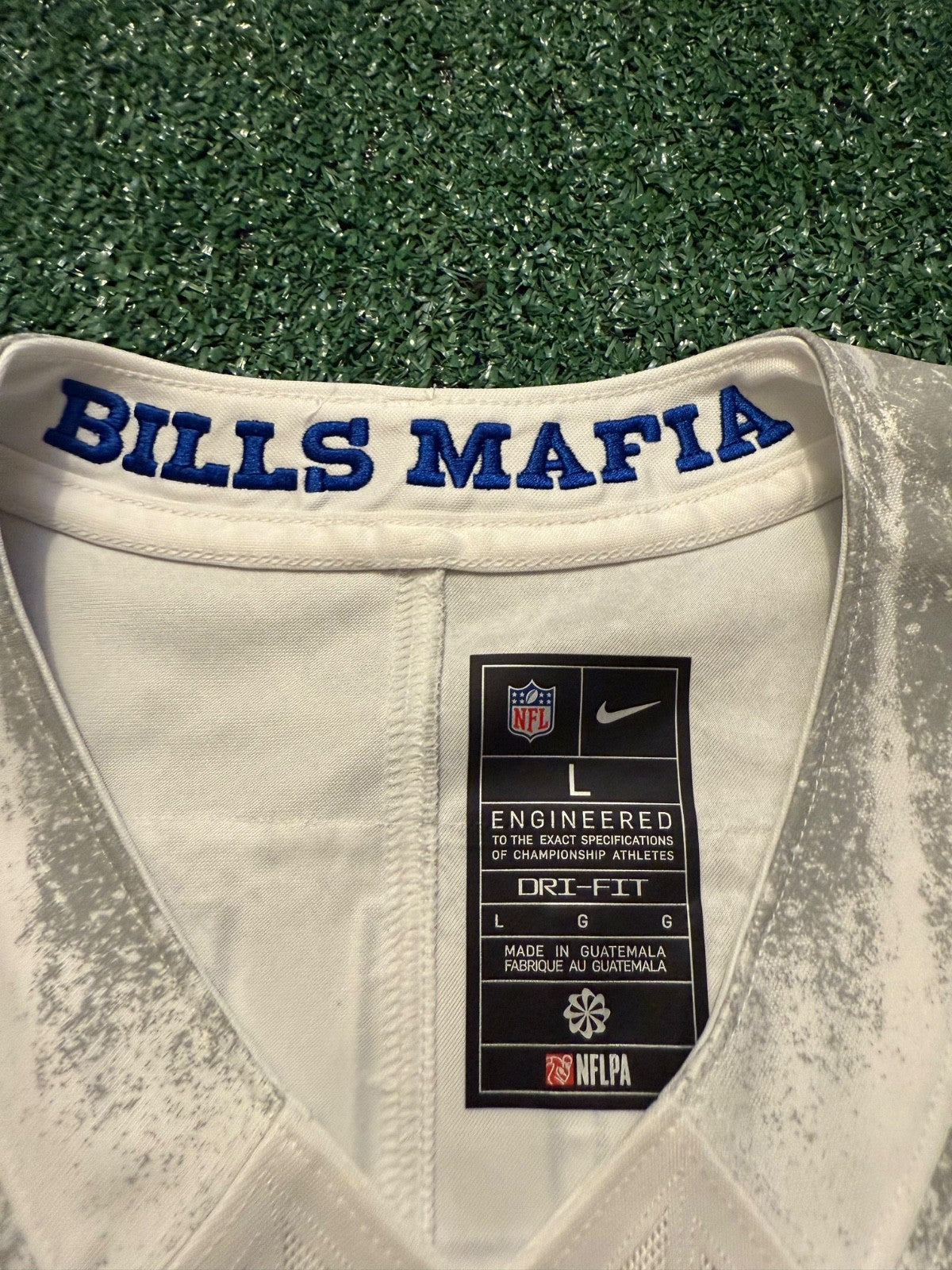 Josh Allen Buffalo Bills Jersey #17 Nike Vapor Fuse Limited Rivalry White Size L NFL