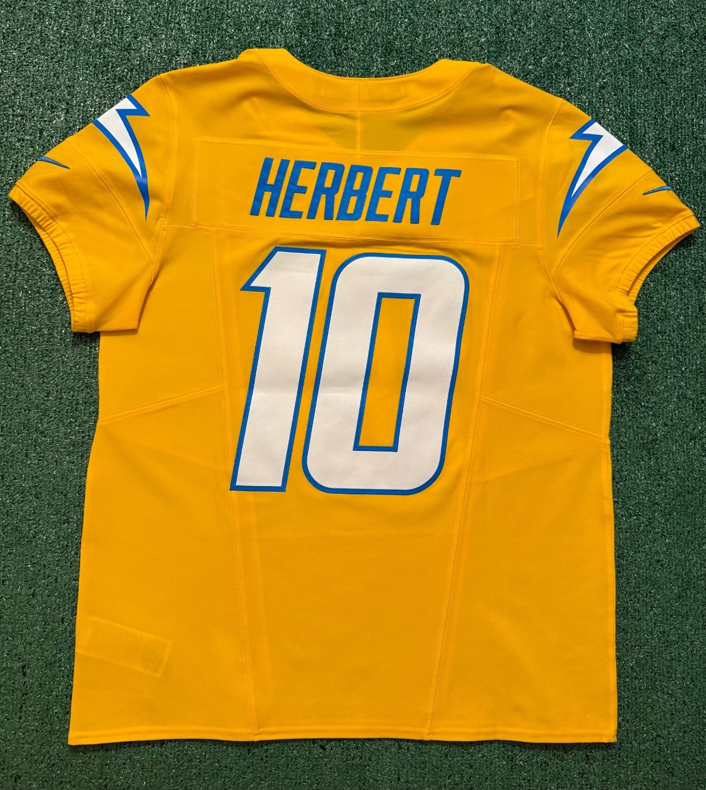 Justin Herbert Los Angeles Chargers Jersey #10 Nike Vapor Fuse Elite Gold Size 44 (L) NFL