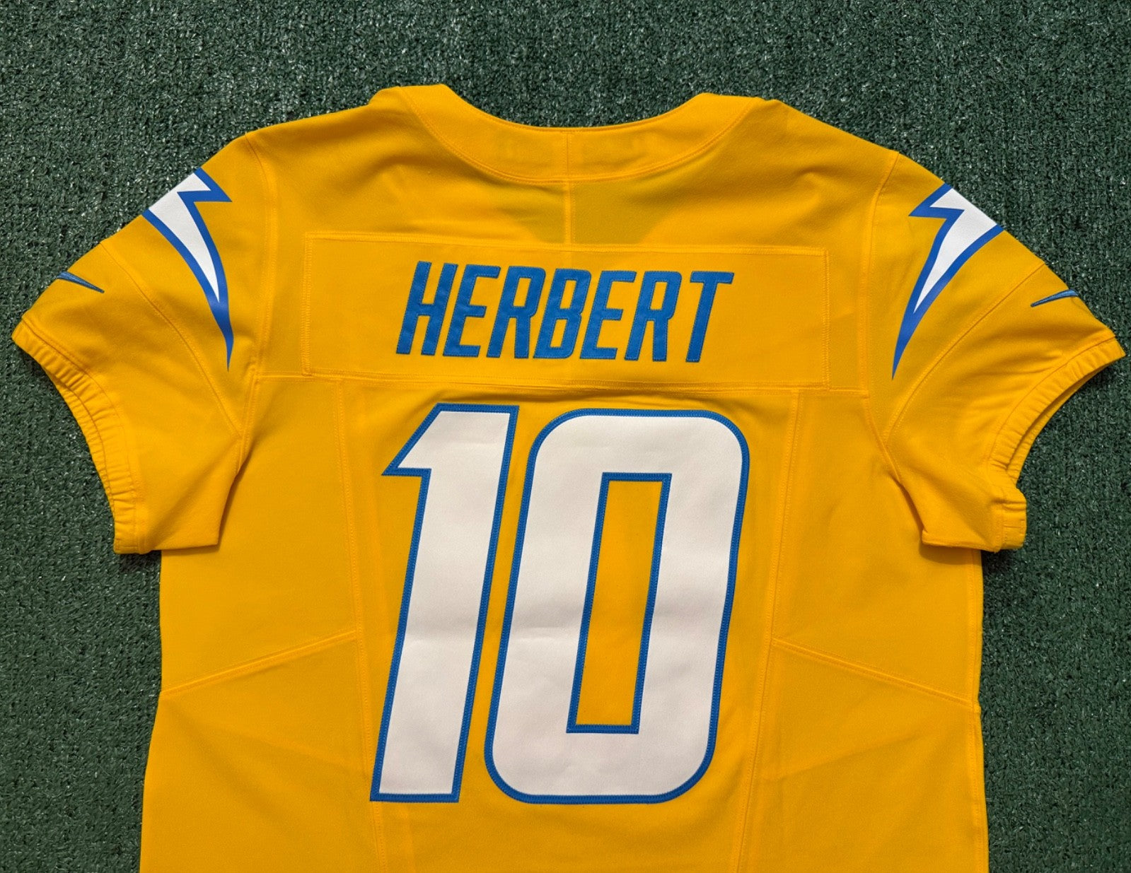 Justin Herbert Los Angeles Chargers Jersey #10 Nike Vapor Fuse Elite Gold Size 44 (L) NFL