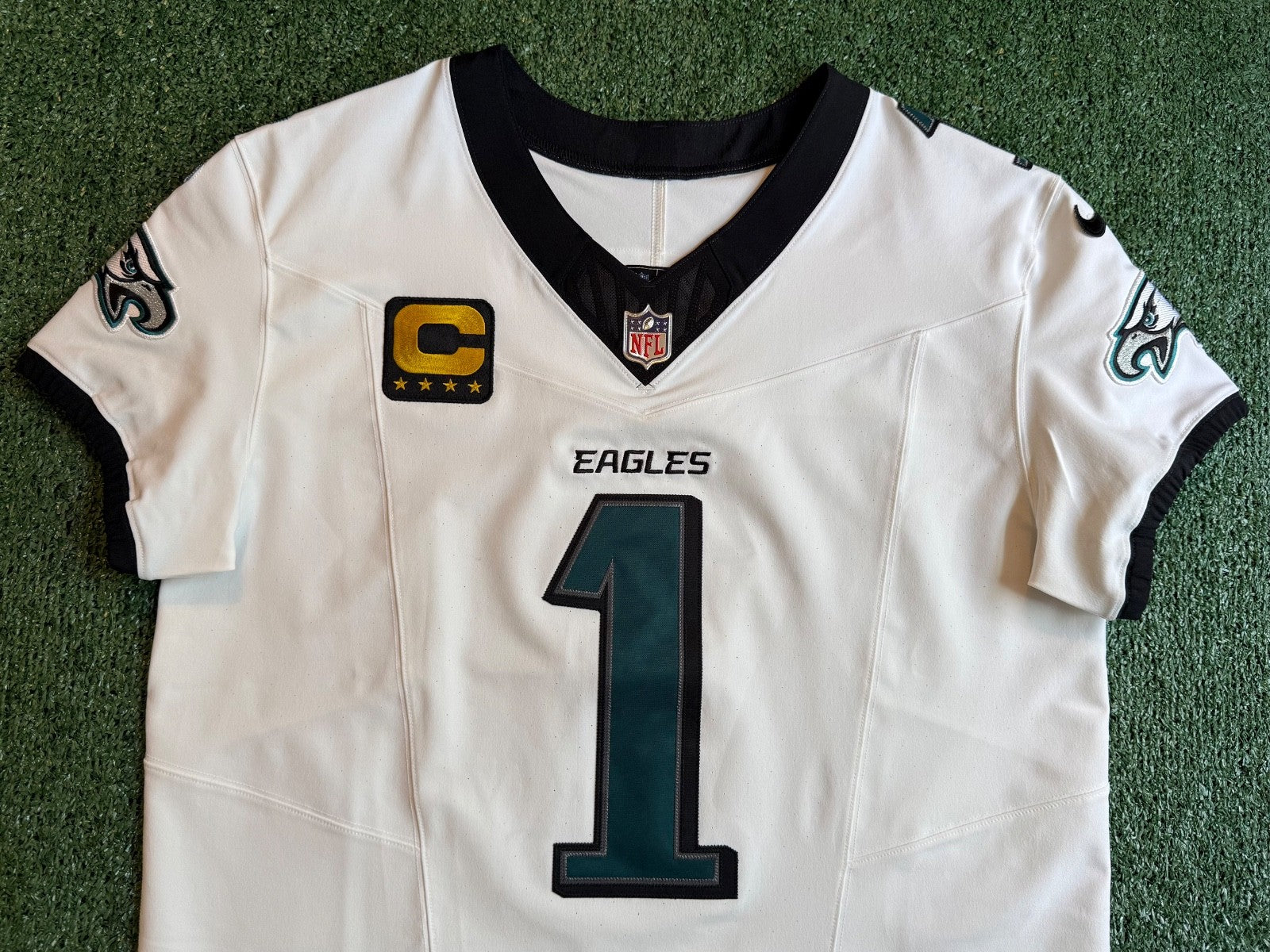 Jalen Hurts Philadelphia Eagles Jersey #1 Nike Vapor FUSE Elite White size 44 (Large) NFL