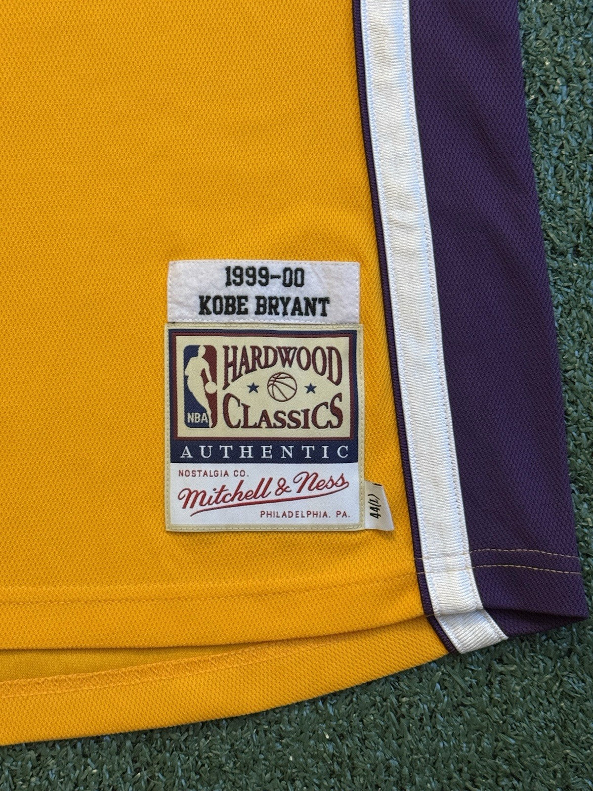 Kobe Bryant Los Angeles Lakers Jersey #24 Mitchell & Ness Authentic Gold Size 44 (L) NBA