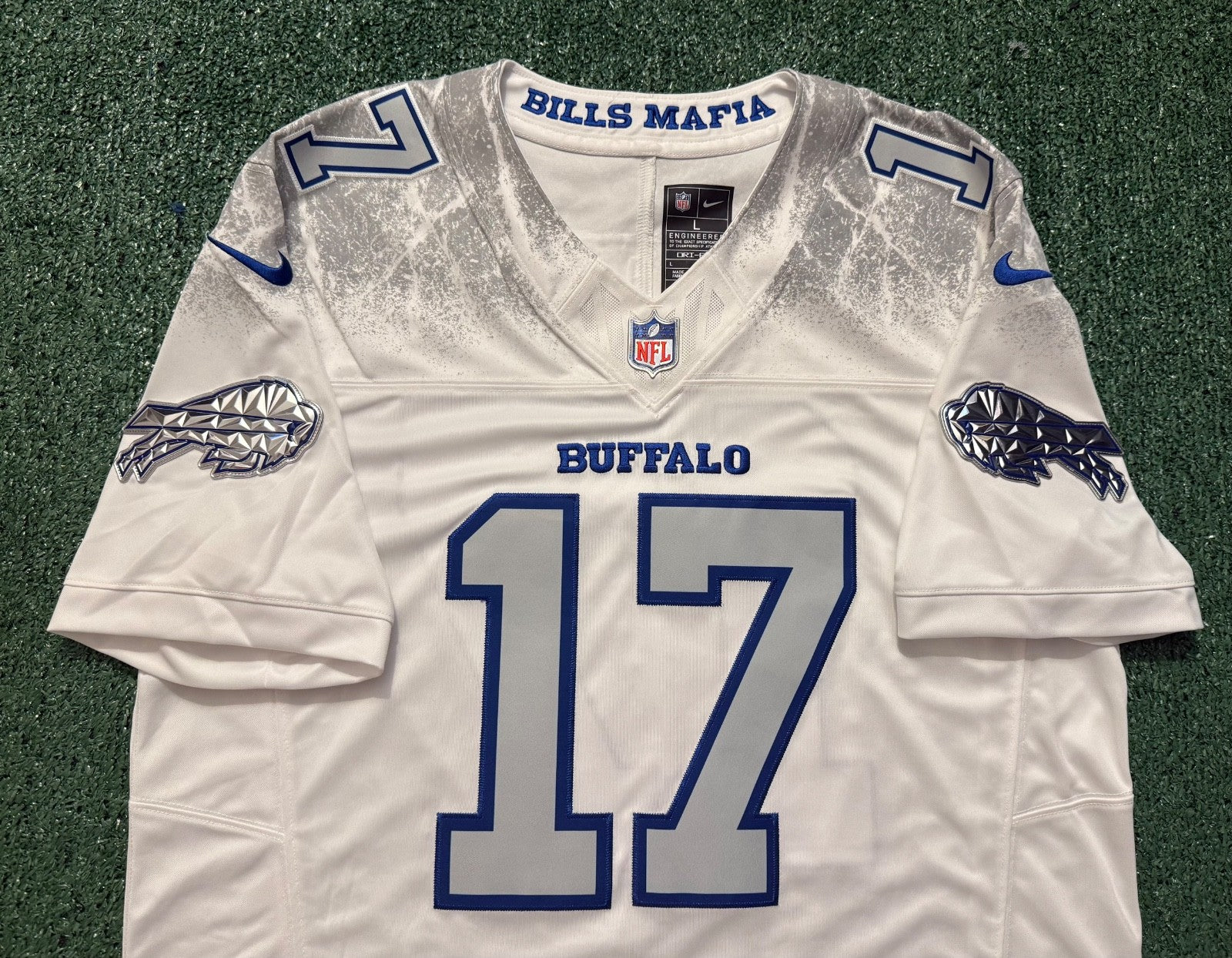 Josh Allen Buffalo Bills Jersey #17 Nike Vapor Fuse Limited Rivalry White Size L NFL