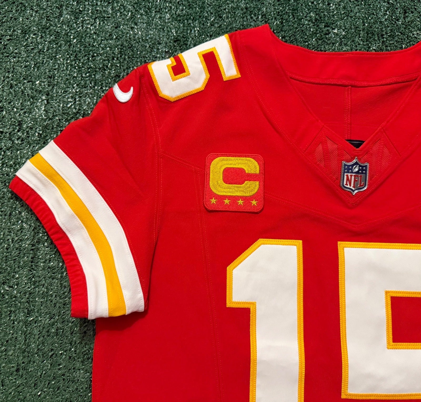 Patrick Mahomes Kansas City Chiefs Jersey #15 Nike Vapor FUSE Elite Red Size 40 (M) NFL