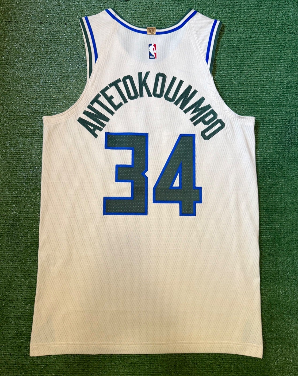 Giannis Antetokounmpo Milwaukee Bucks Jersey #34 Nike Vaporknit Authentic Cream Size 44 (Medium) NBA